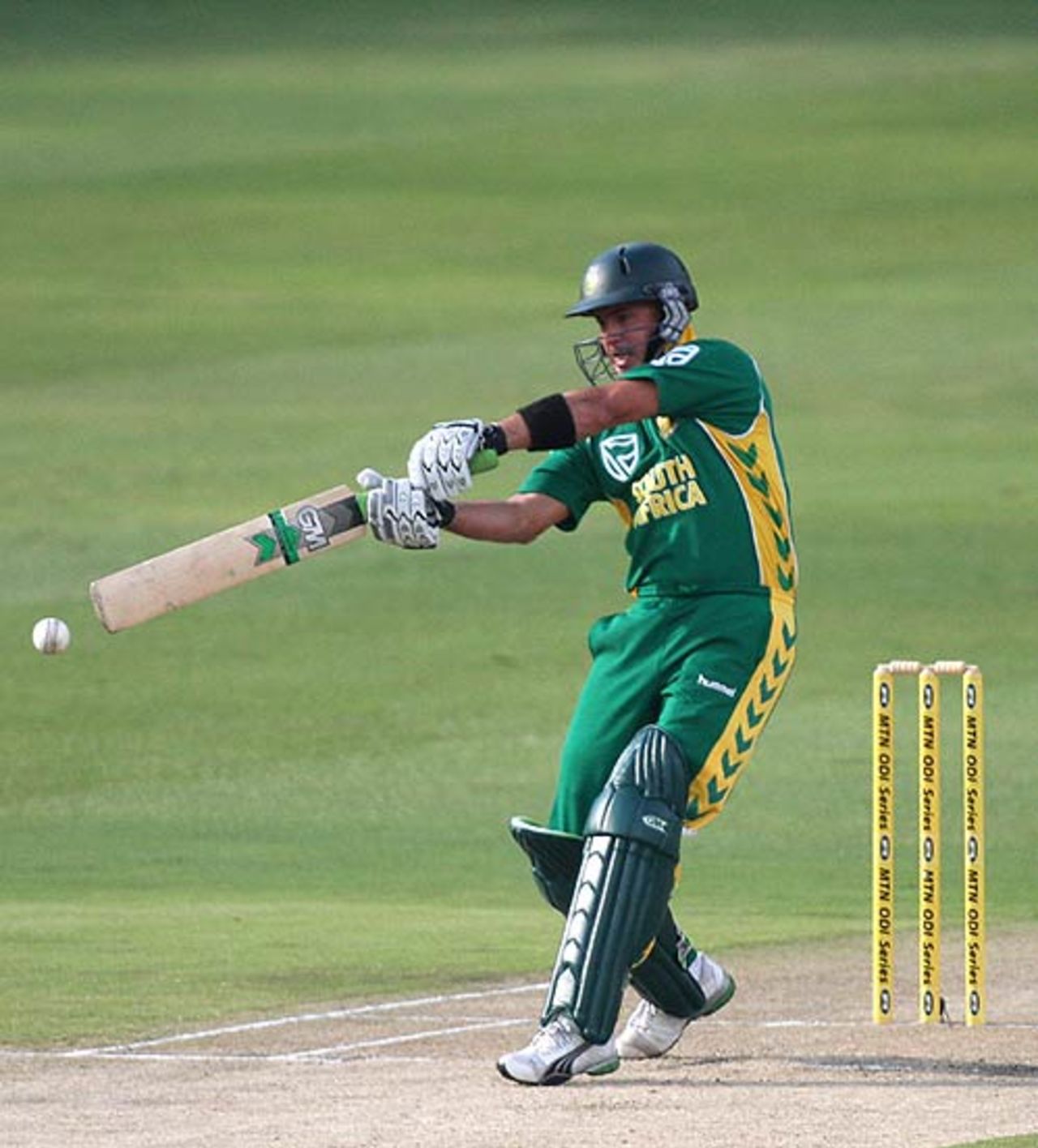Herschelle Gibbs sizes up for the pull, South Africa v West Indies, 5th ODI, Johannesburg, February 3, 2008