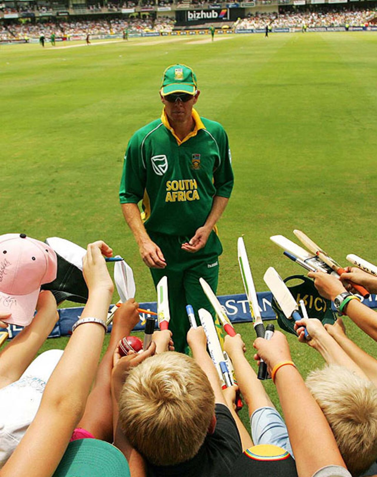 Shaun Pollock signs autographs during his final international appearance, South Africa v West Indies, 5th ODI, Johannesburg, February 3, 2008