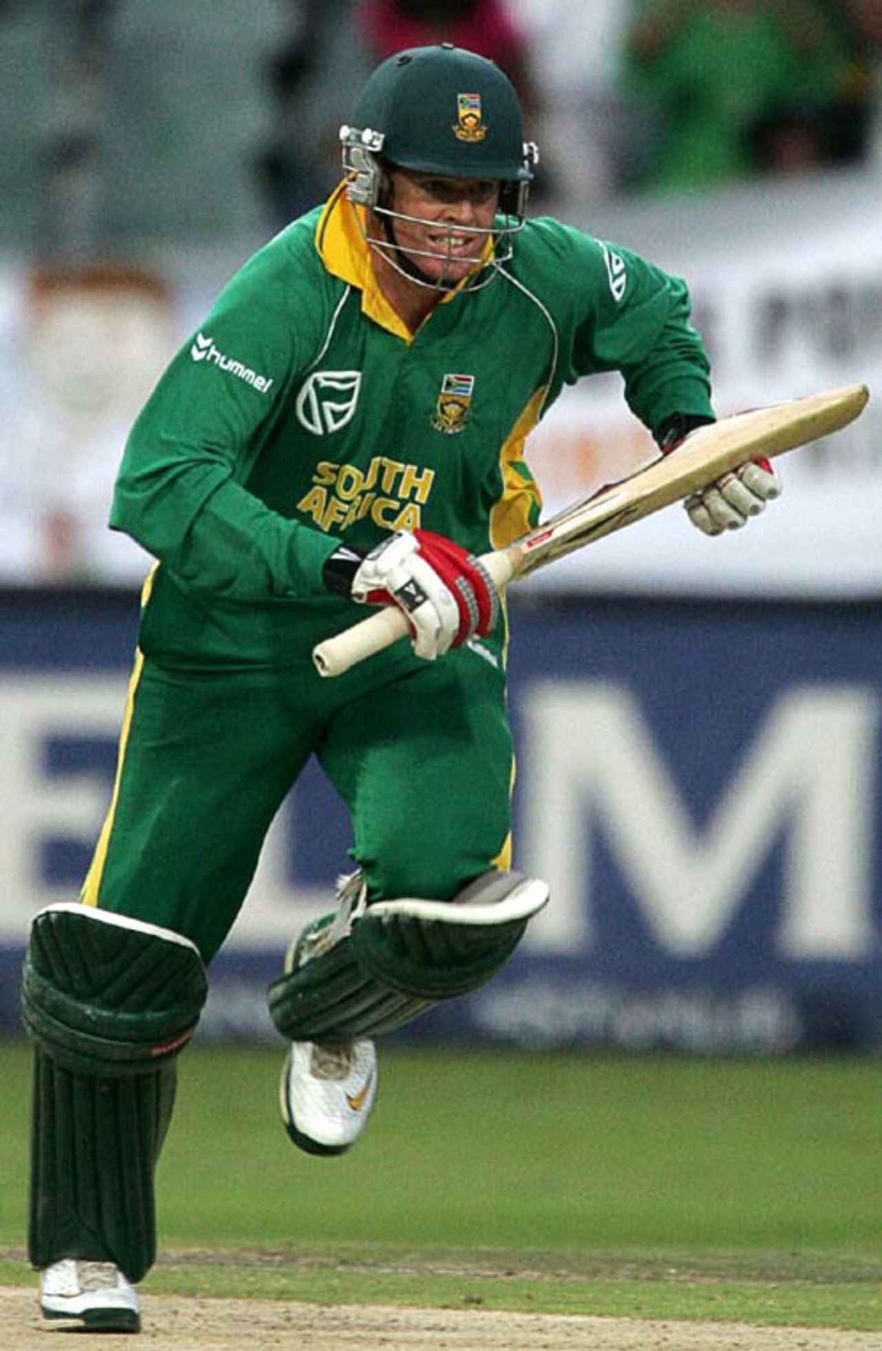 Shaun Pollock charges at full steam for the winning runs, 5th ODI, Johannesburg, February 3, 2008