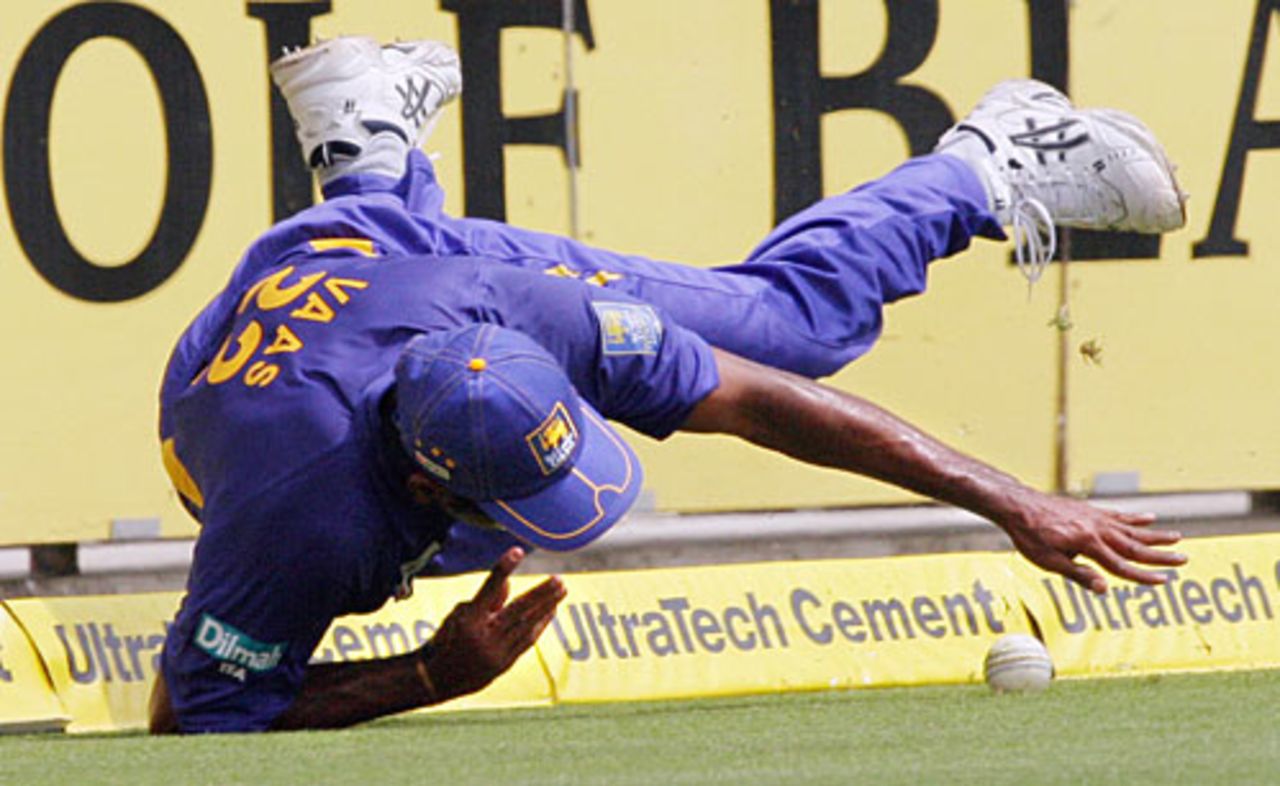 Chaminda Vaas tries to stop a boundary, India v Sri Lanka, CB Series, 2nd ODI, Brisbane, February 5, 2008