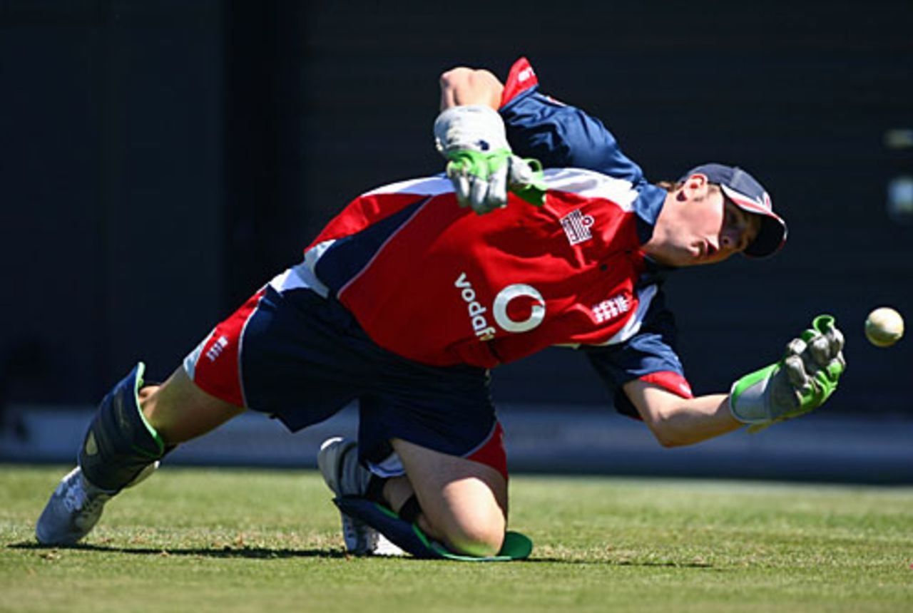 Phil Mustard dives to take a catch during practice, Christchurch, February 6, 2008