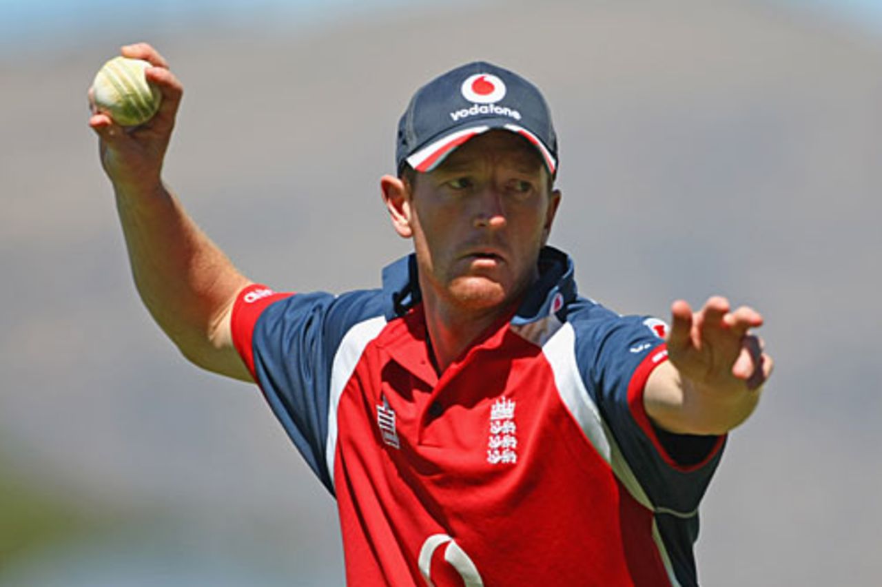 Paul Collingwood trains ahead of the second Twenty20 against New Zealand, Christchurch, February 6, 2008