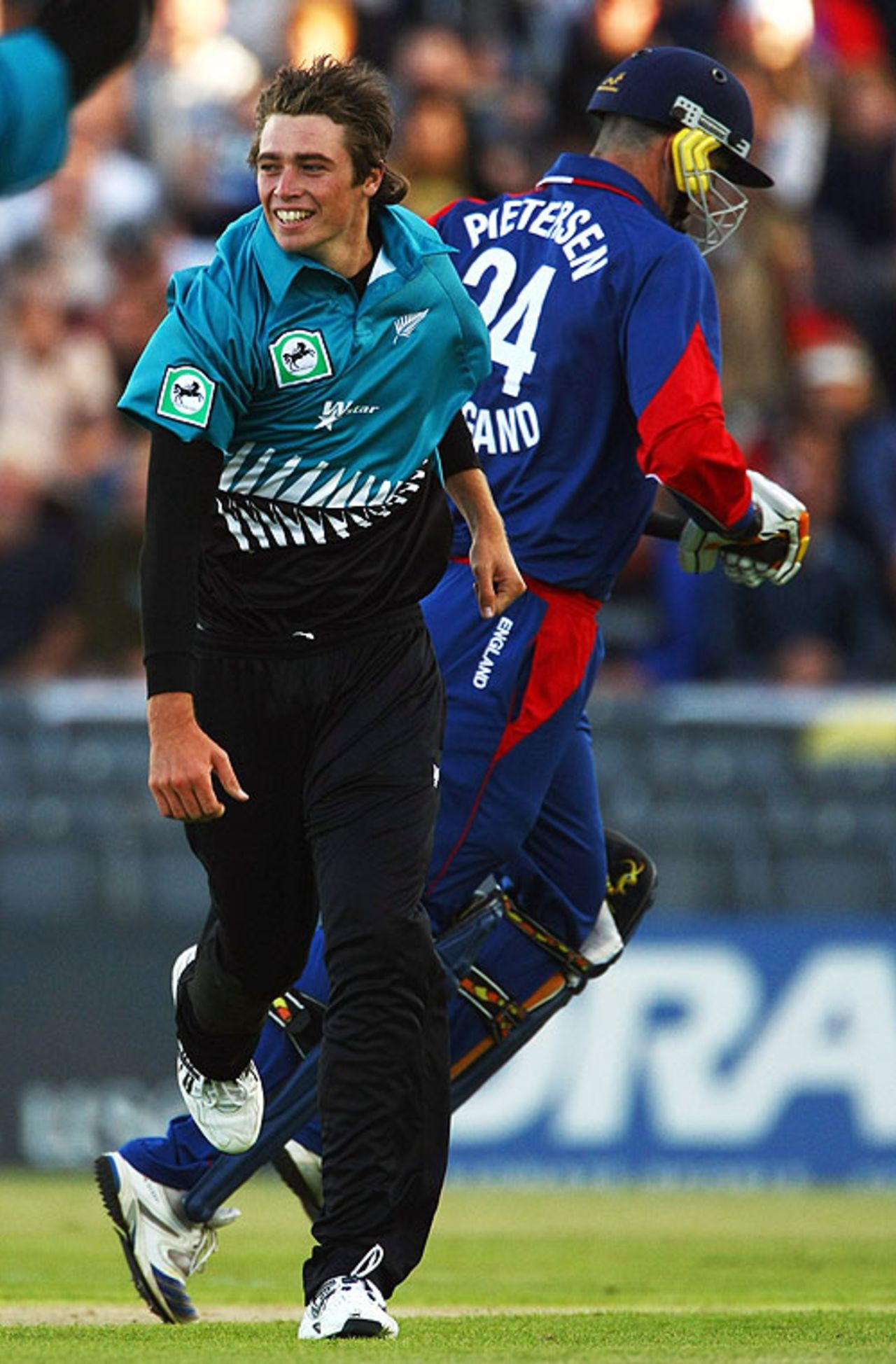 Tim Southee dismisses Kevin Pietersen for 3, New Zealand v England, 2nd Twenty20, Christchurch, February 7, 2008