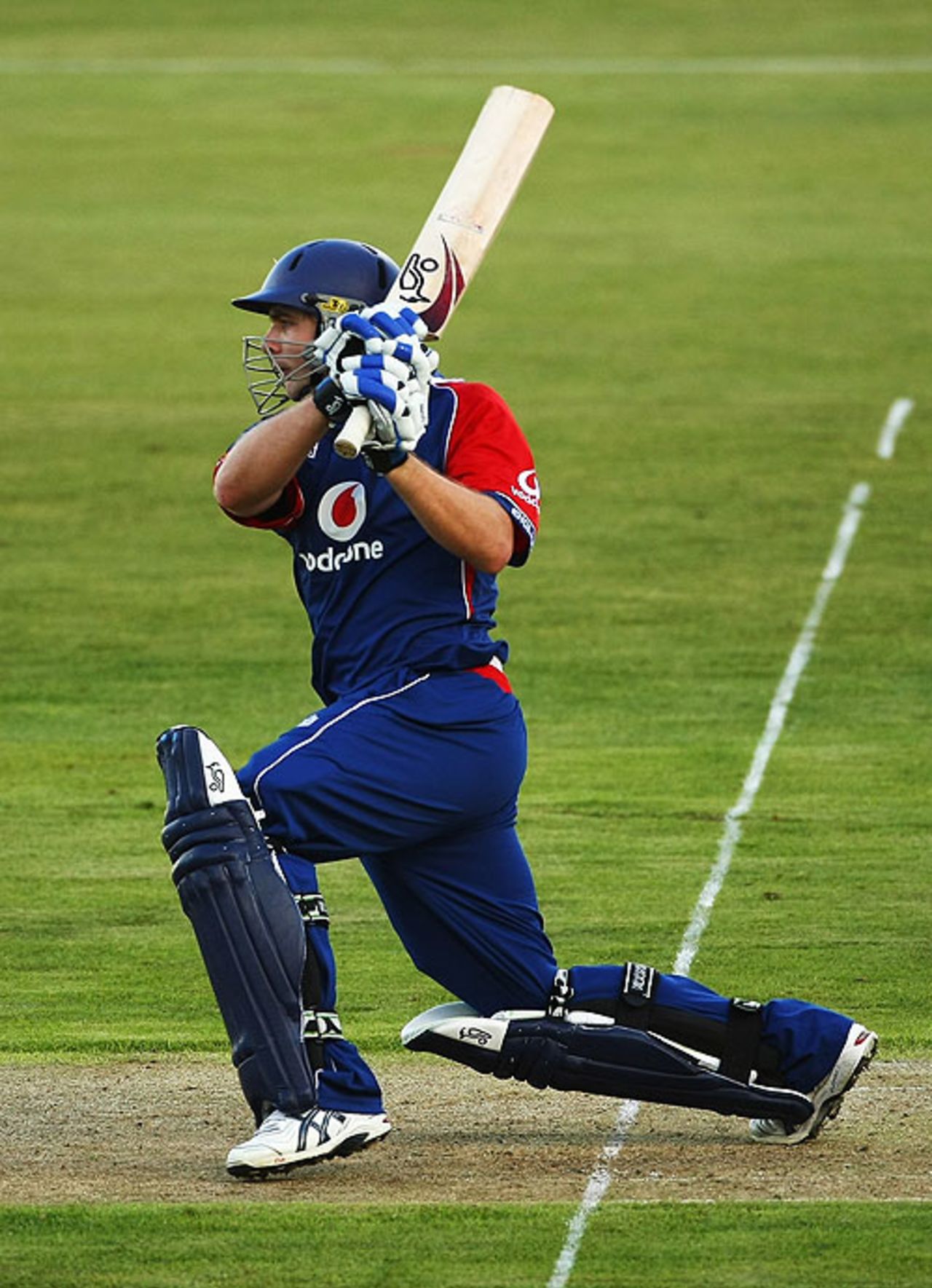 Luke Wright drives down the ground, New Zealand v England, 2nd Twenty20, Christchurch, February 7, 2008