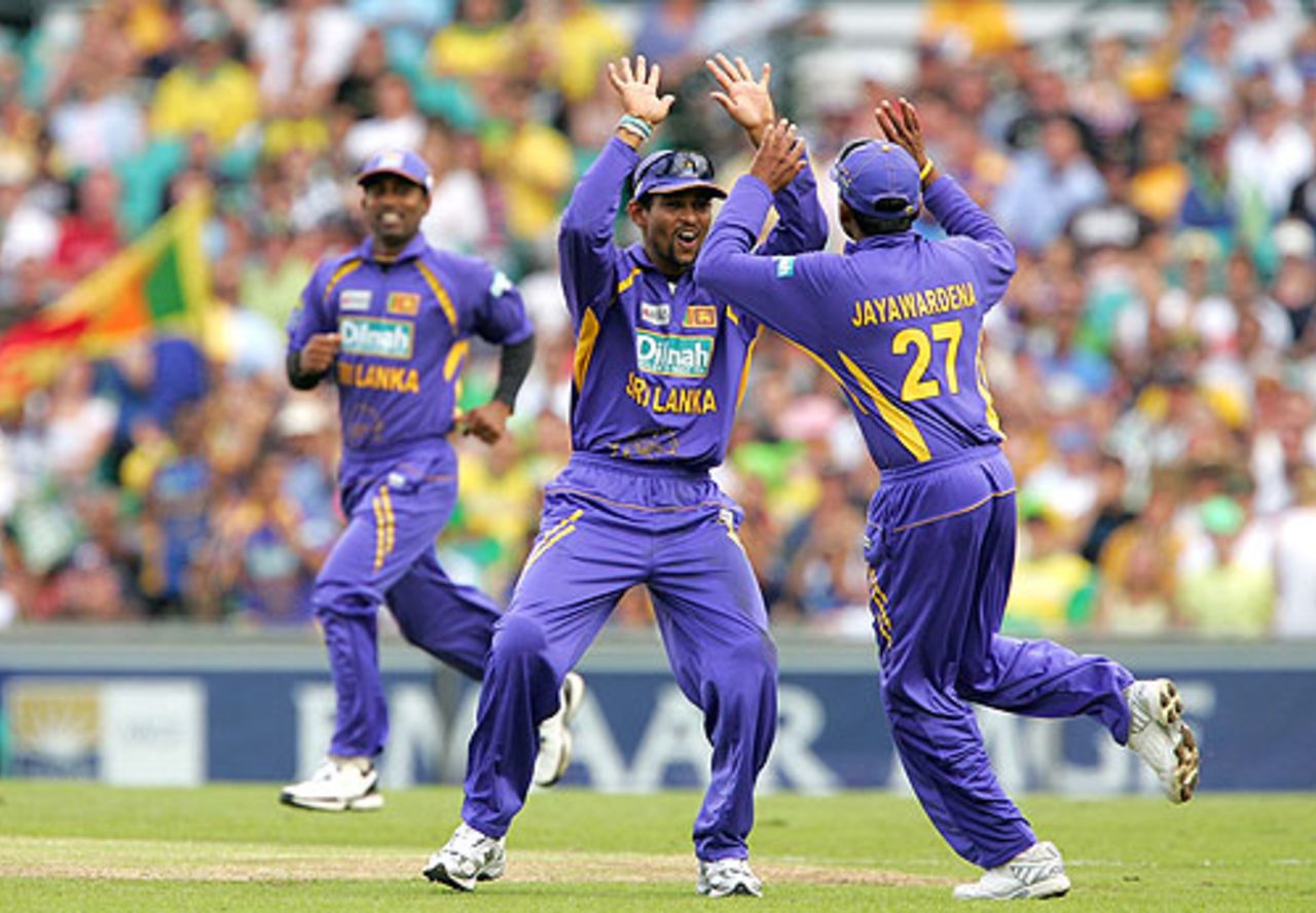 Tillakaratne Dilshan and Mahela Jayawardene celebrate Ricky Ponting's dismissal, Australia v Sri Lanka, CB Series, 3rd ODI, Sydney, February 8, 2008