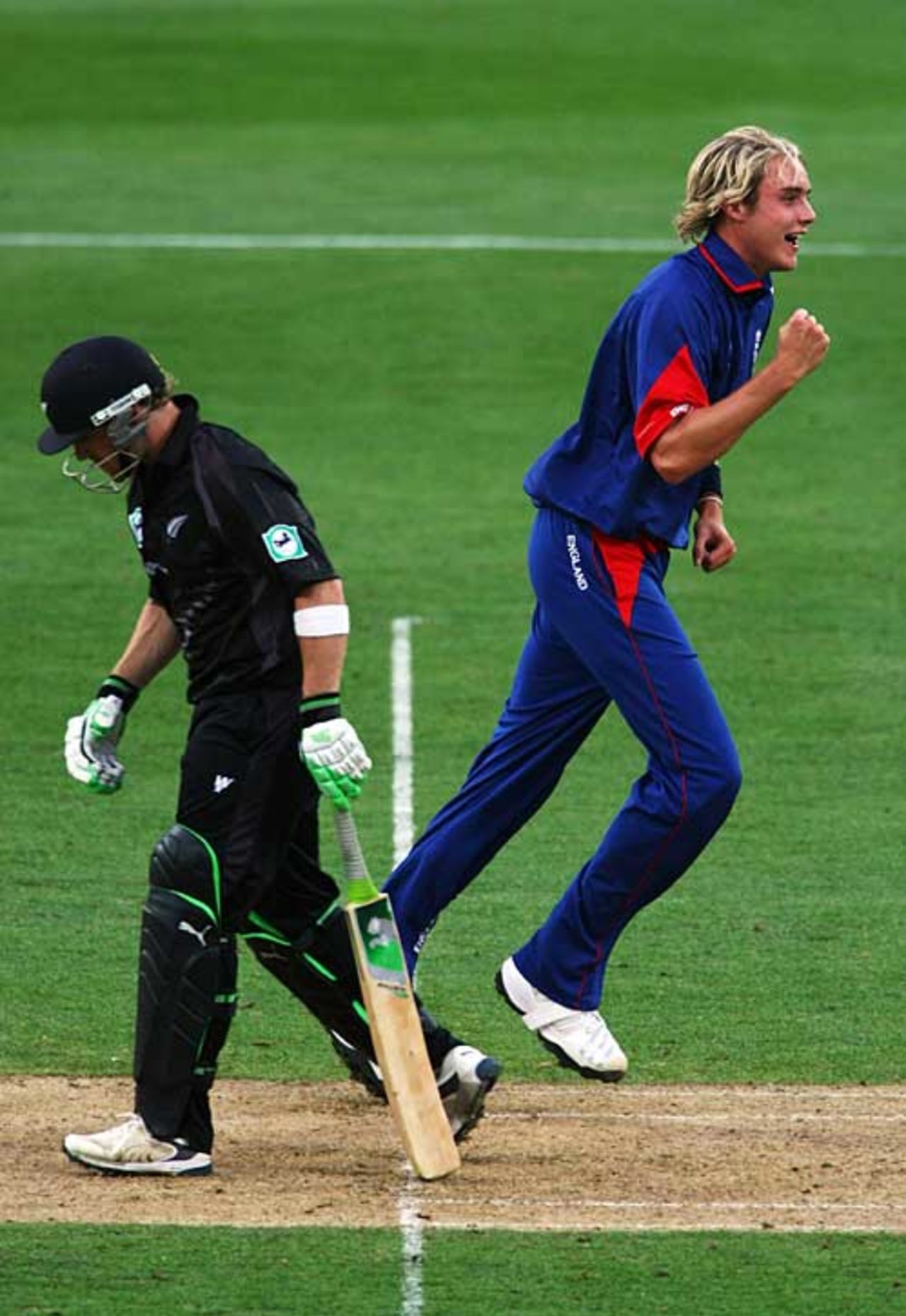 Stuart Broad claimed three consolation strikes, New Zealand v England, 1st ODI, Wellington, February 9, 2008