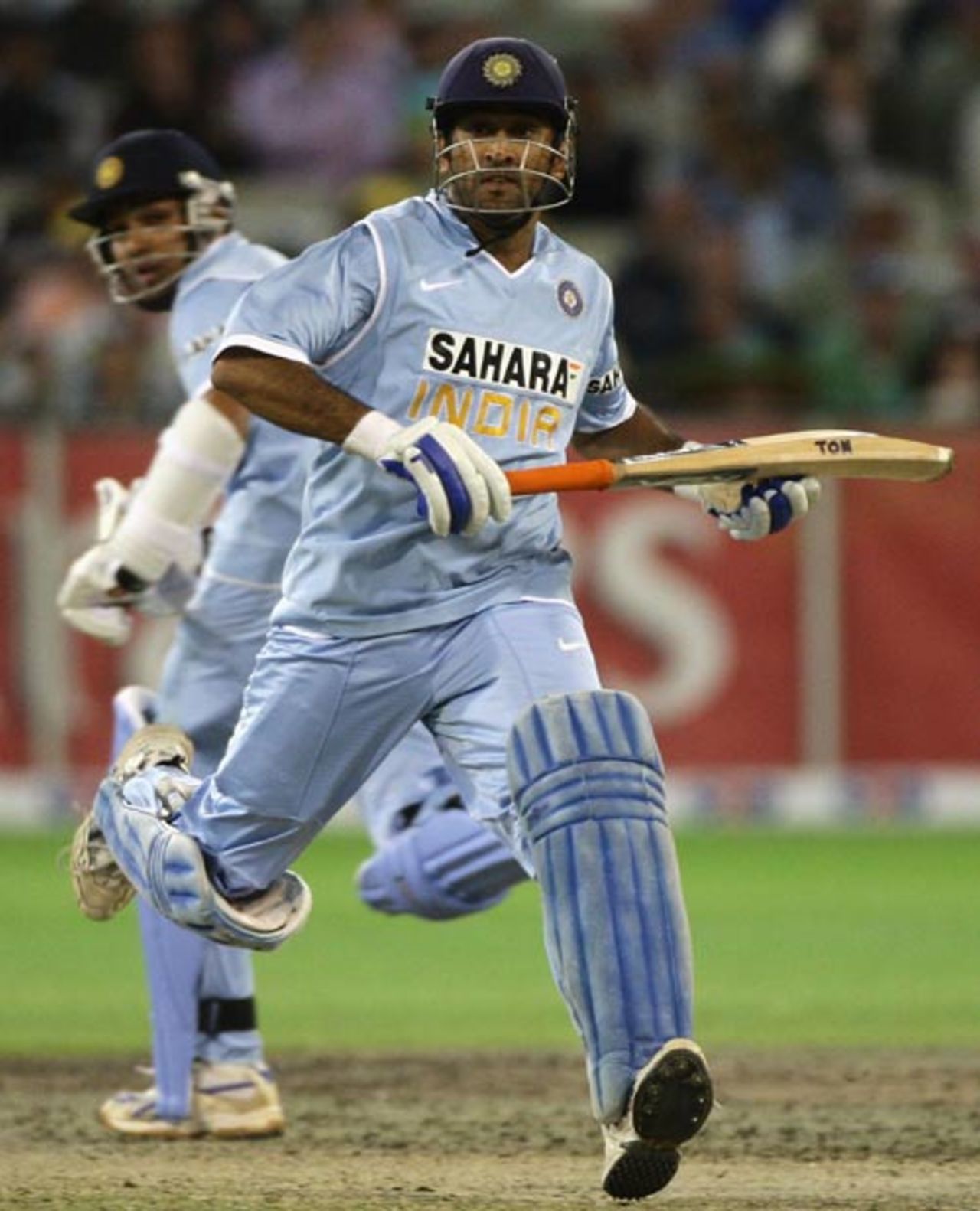 Mahendra Singh Dhoni and Rohit Sharma added 58 to guide India home, Australia v India, CB Series, 4th ODI, Melbourne, February 10, 2008