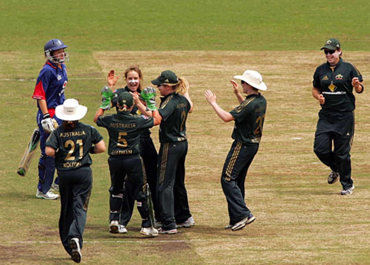 Ellyse Perry took 3 for 30, Australia v England, 5th Women's ODI, Sydney, February 11, 2008