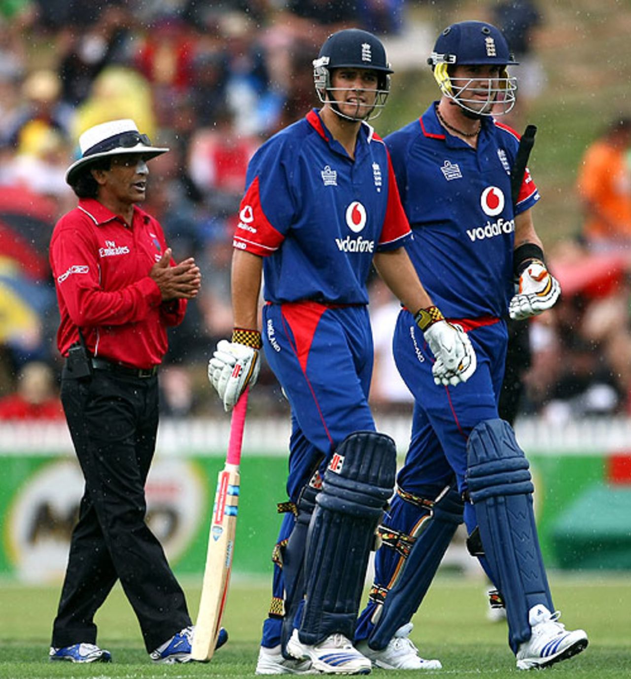 Alastair Cook and Kevin Pietersen leave the field for rain, New Zealand v England, 2nd ODI, Hamilton, February 12, 2008
