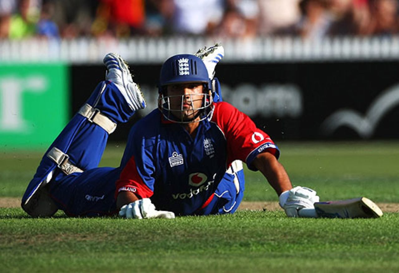 Ravi Bopara survives another near-miss run-out, New Zealand v England, 2nd ODI, Hamilton, February 12, 2008