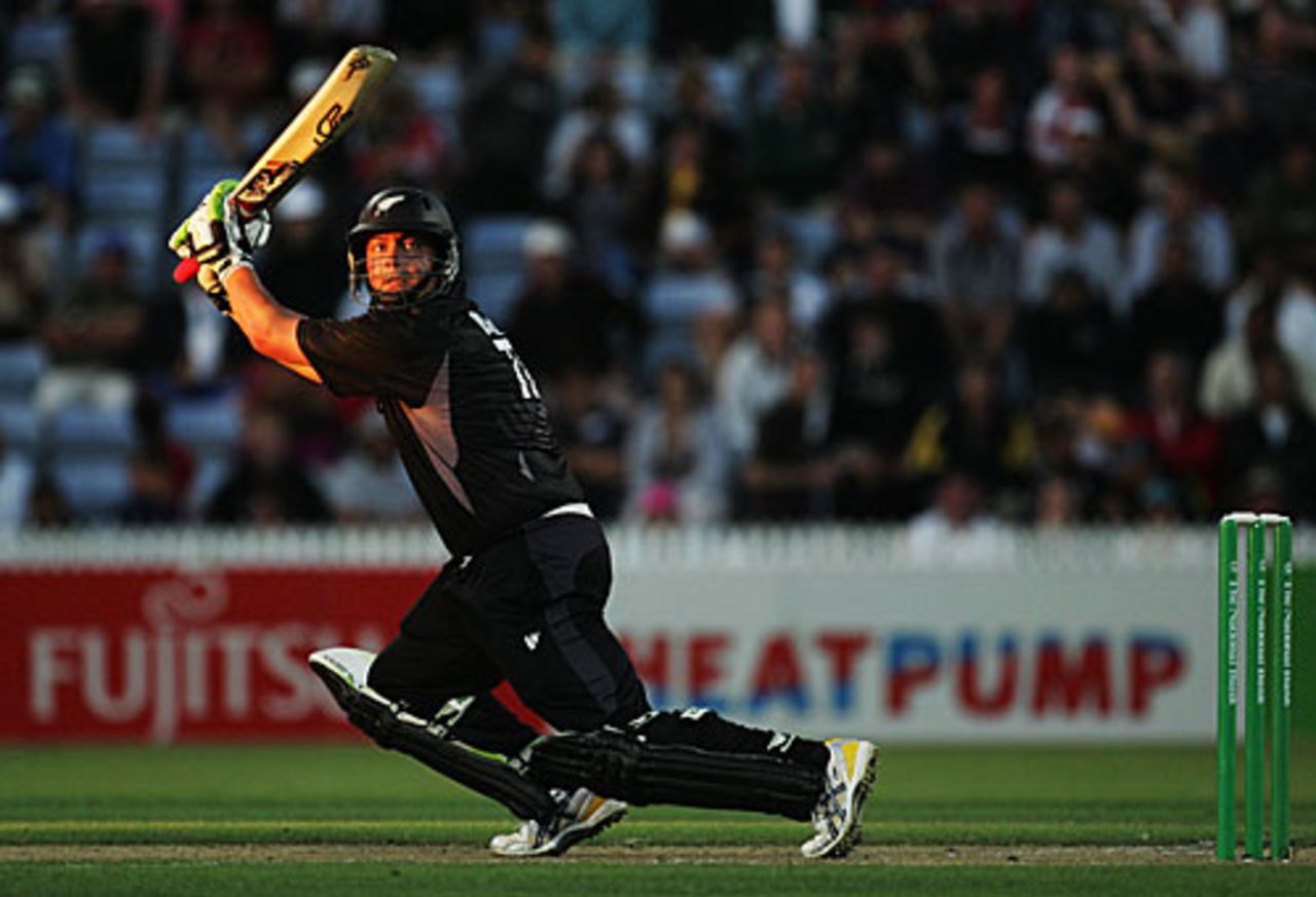 Jesse Ryder angles down to third man, New Zealand v England, 2nd ODI, Hamilton, February 12, 2008