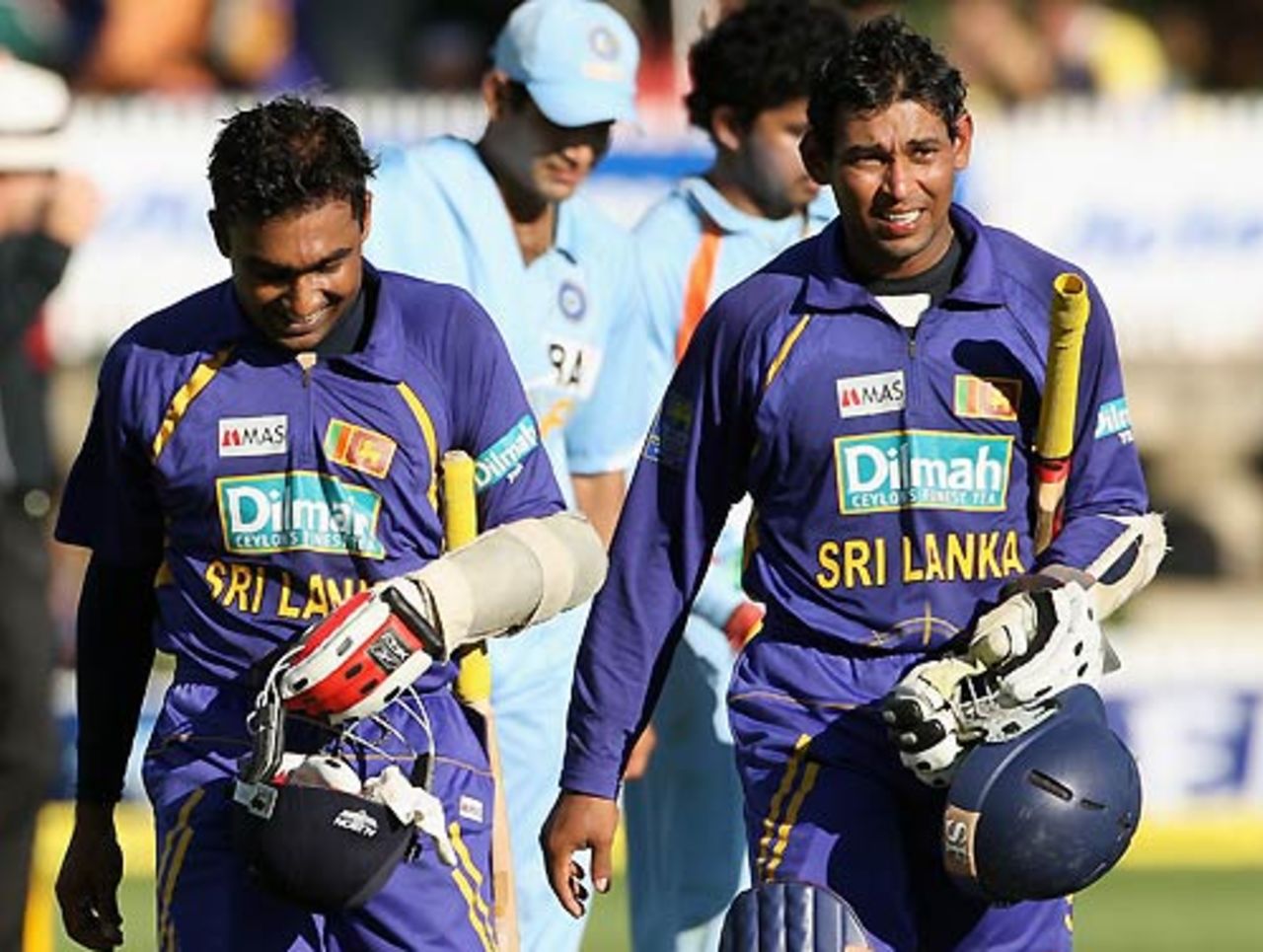 Mahela Jayawardene and Tillakaratne Dilshan notch up Sri Lanka's first win, India v Sri Lanka, CB Series, 5th ODI, Canberra, February 12, 2008 
