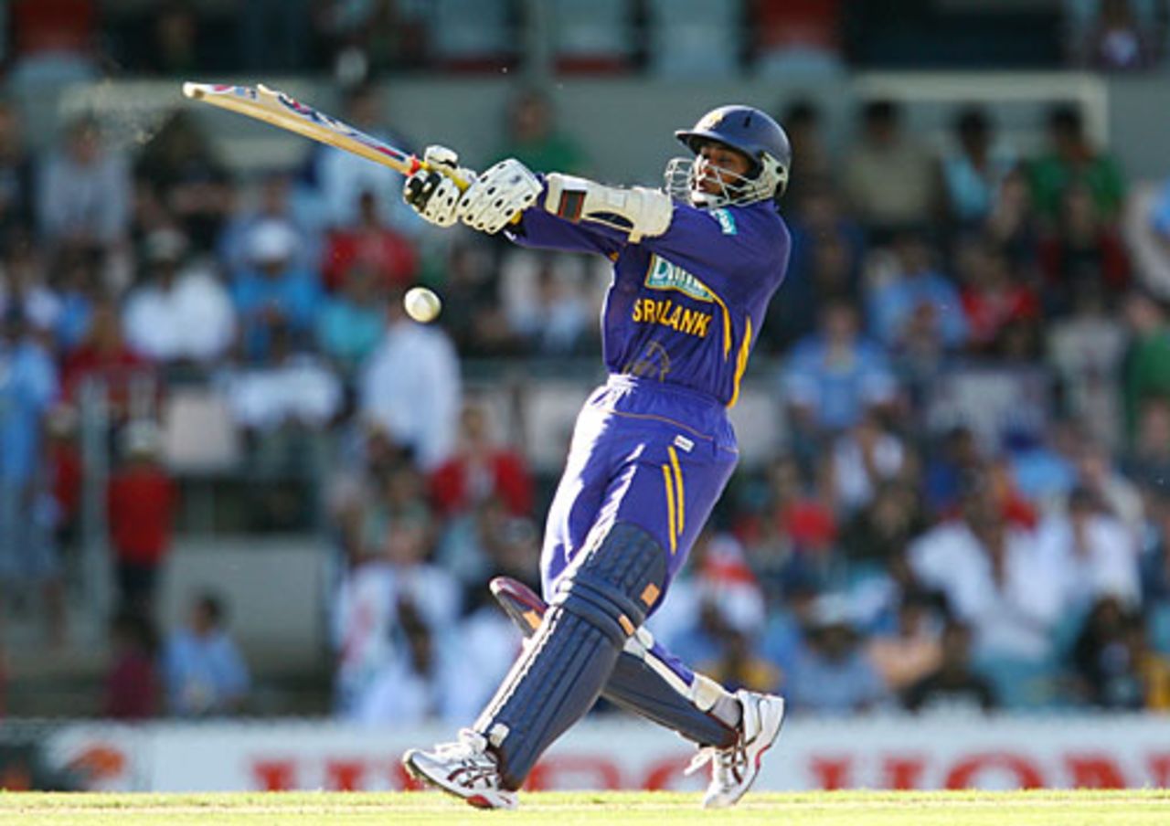 Tillakaratne Dilshan plays the pull shot, India v Sri Lanka, CB Series, 5th ODI, Canberra, February 12, 2008 
