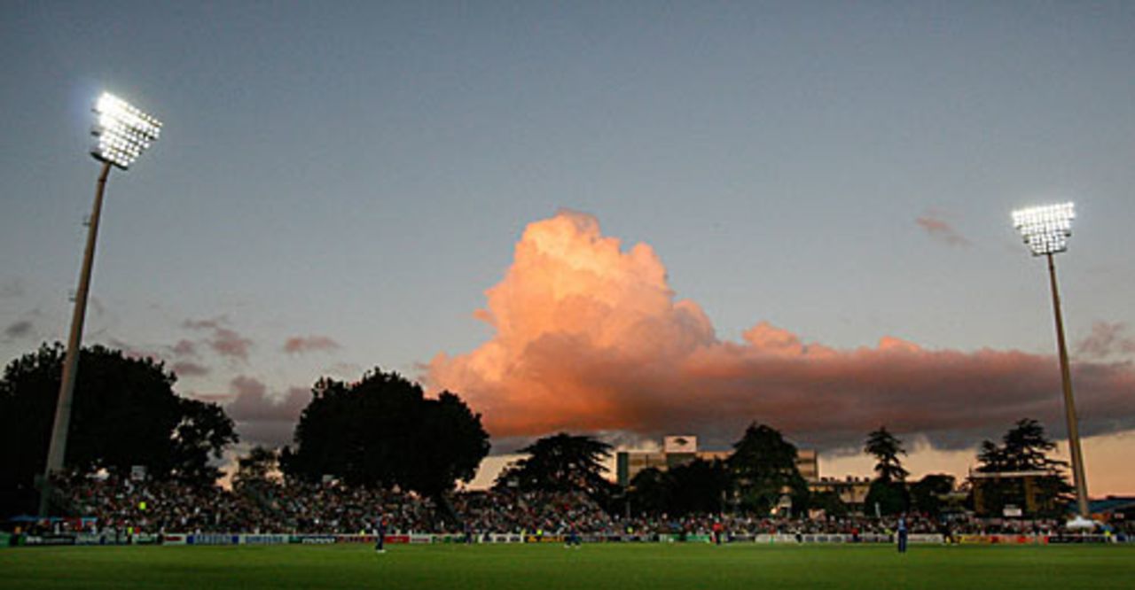 A wide view of Seddon Park in Hamilton, New Zealand v England, 2nd ODI, Hamilton, February 12, 2008