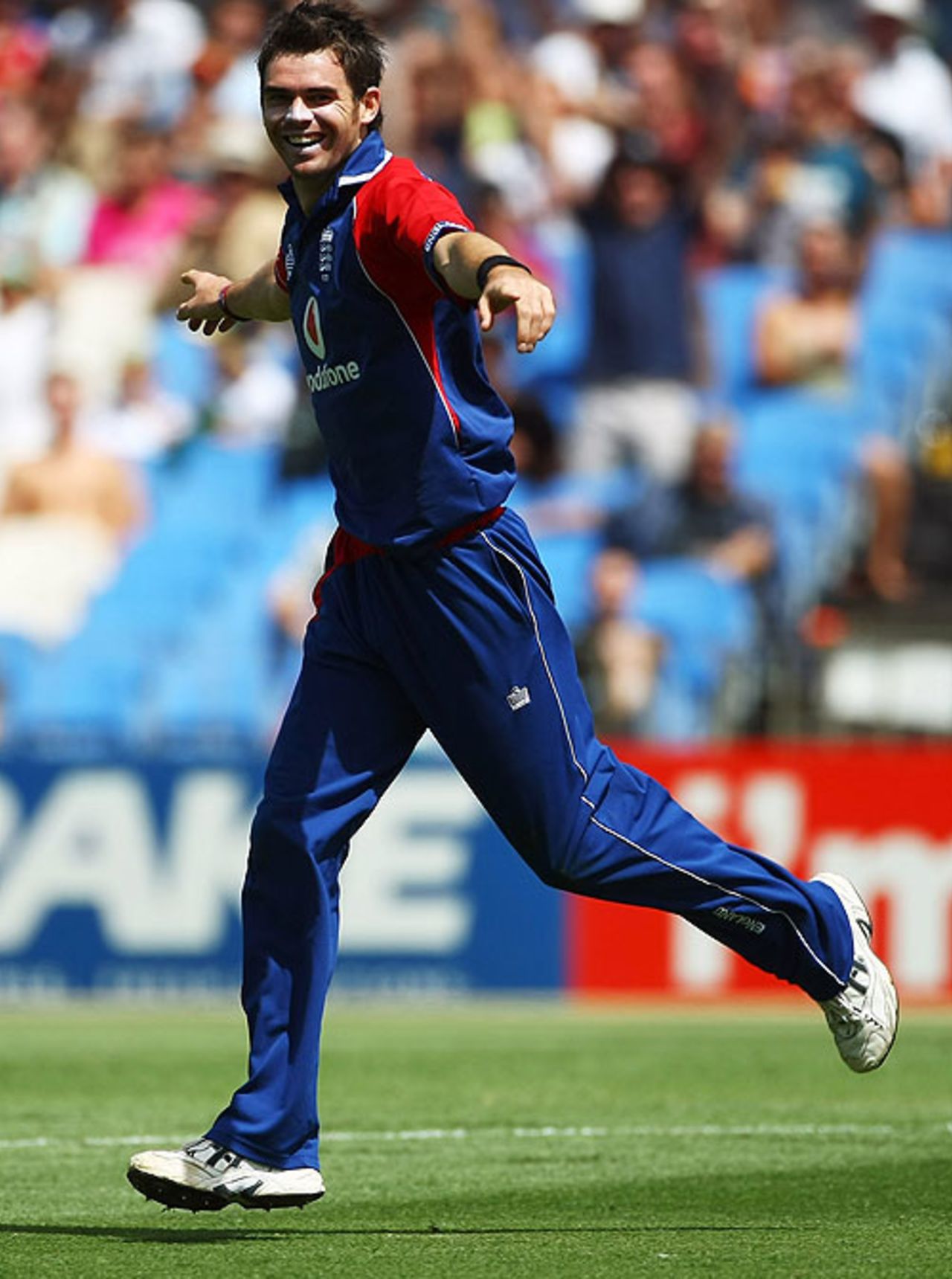 James Anderson struck twice in the first 15 overs, New Zealand v England, 3rd ODI, Auckland, February 15, 2008