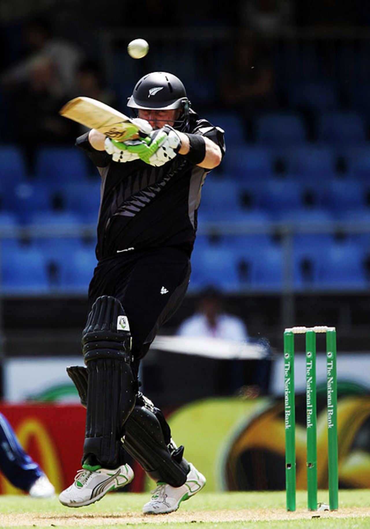 Scott Styris top-edges a pull to midwicket, New Zealand v England, 3rd ODI, Auckland, February 15, 2008