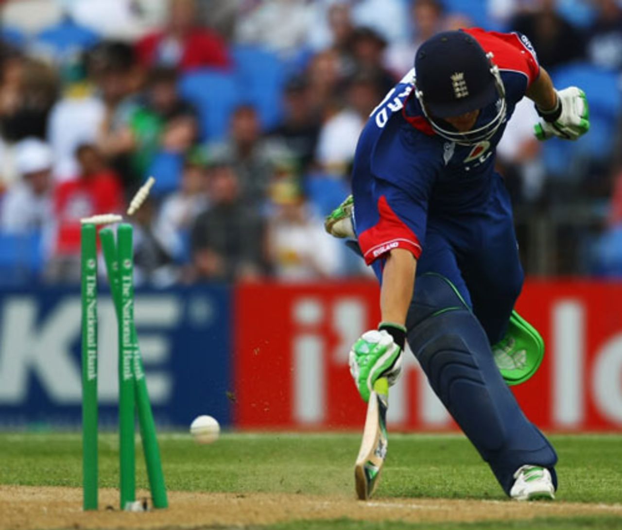 Phil Mustard runs his bat in but is short of his ground, New Zealand v England, 3rd ODI, Auckland, February 15, 2008