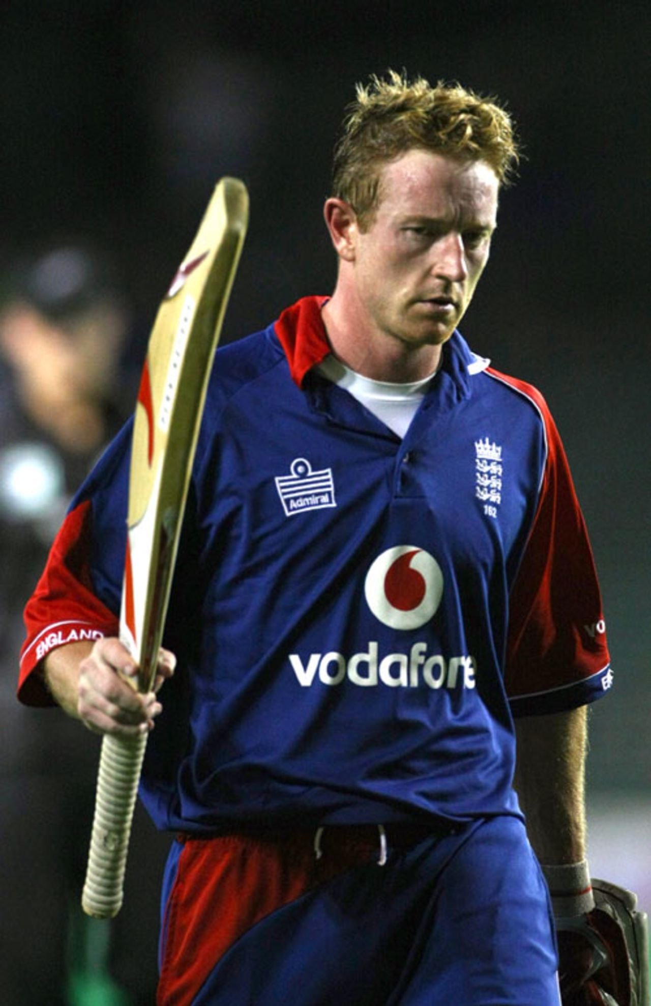 A determined-looking Paul Collingwood acknowledges the applause after cracking an unbeaten 70 in England's six-wicket win, New Zealand v England, 3rd ODI, Auckland, February 15, 2008