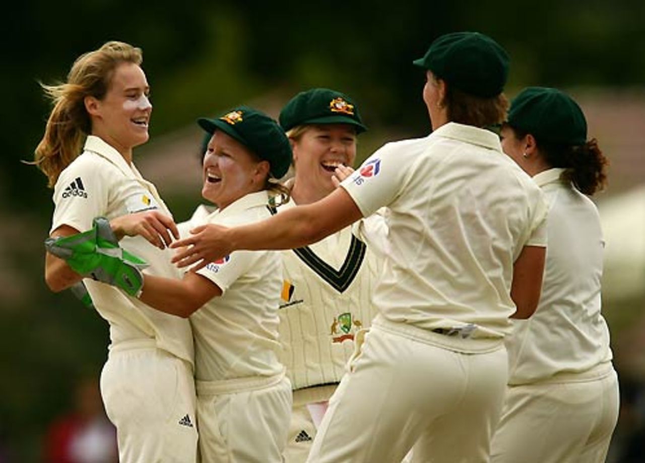 Ellyse Perry and the rest celebrate the early wicket of Caroline Atkins, Australia v England, only Test, Bowral, 2nd day, February 16, 2008