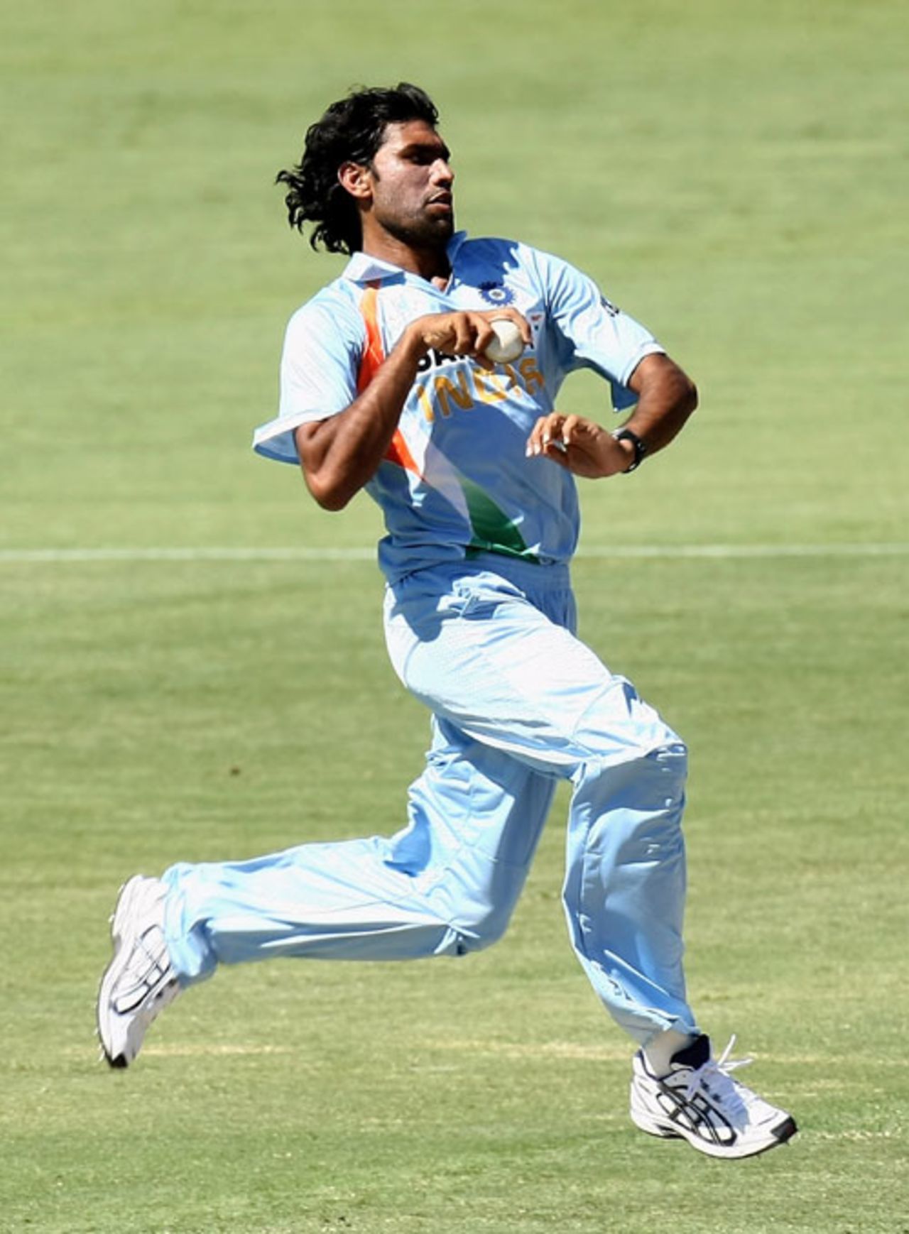 Munaf Patel runs in to bowl, Australia v India, 7th match, CB Series, Adelaide, February 17, 2008