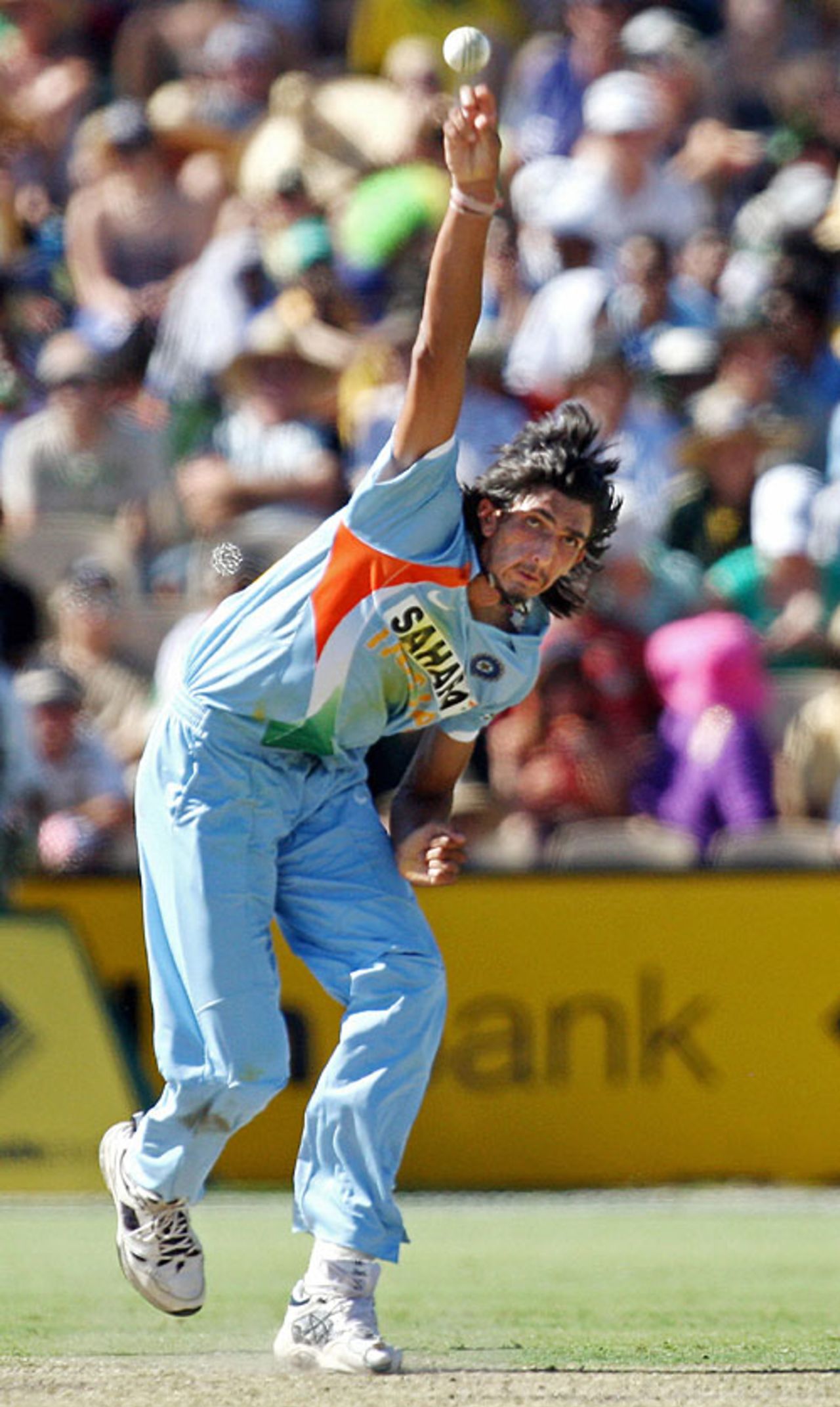 Ishant Sharma lets go of the ball, Australia v India, 7th match, CB Series, Adelaide, February 17, 2008