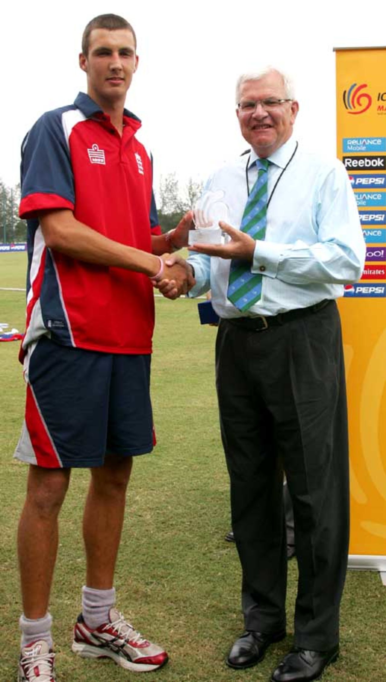 England's Steven Finn receives the Man-of-the-Match award from ICC chief executive Malcolm Speed, England U-19s v Ireland U-19s, Group D, Under-19 World Cup, Kuala Lumpur, February 17, 2008 