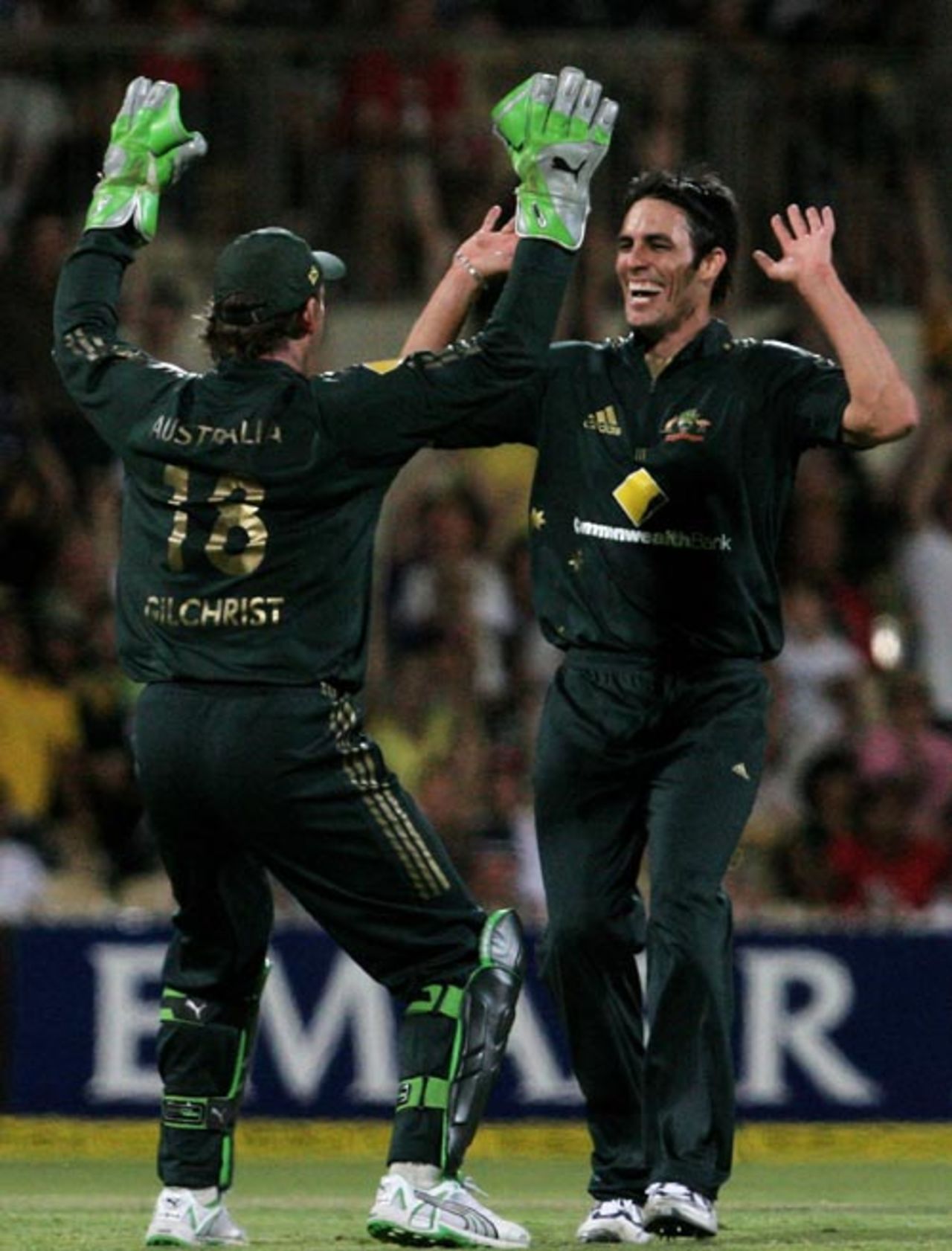 Mitchell Johnson and Adam Gilchrist exchange high fives, Australia v India, 7th match, CB Series, Adelaide, February 17, 2008