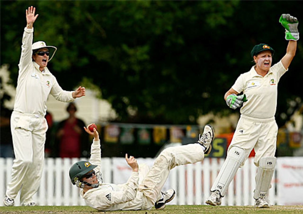 Karen Rolton and Leonie Coleman appeal for Kate Blackwell's catch of Beth Morgan, Australia v England, only Test, Bowral, 3rd day, February 17, 2008