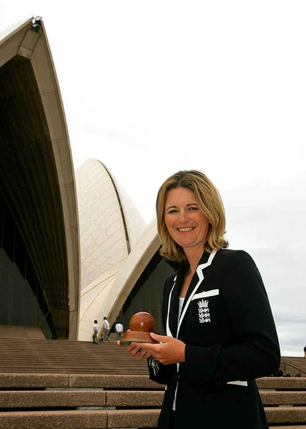 England's captain Charlotte Edwards with the Ashes Trophy, Sydney, February 17, 2008