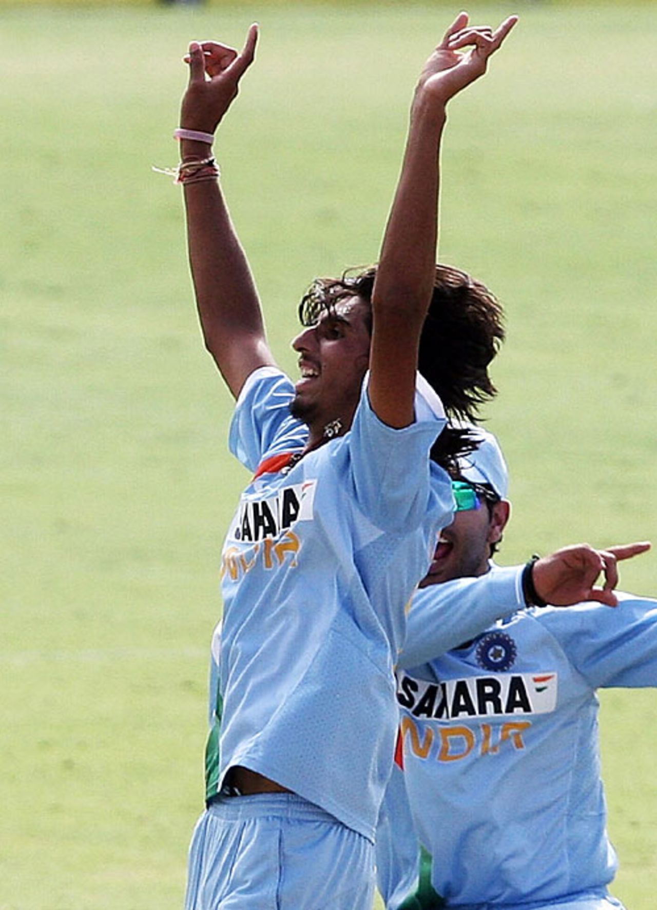 Ishant Sharma unsuccessfully appeals for a wicket, India v Sri Lanka, 8th match, CB Series, Adelaide, February 19, 2008 
