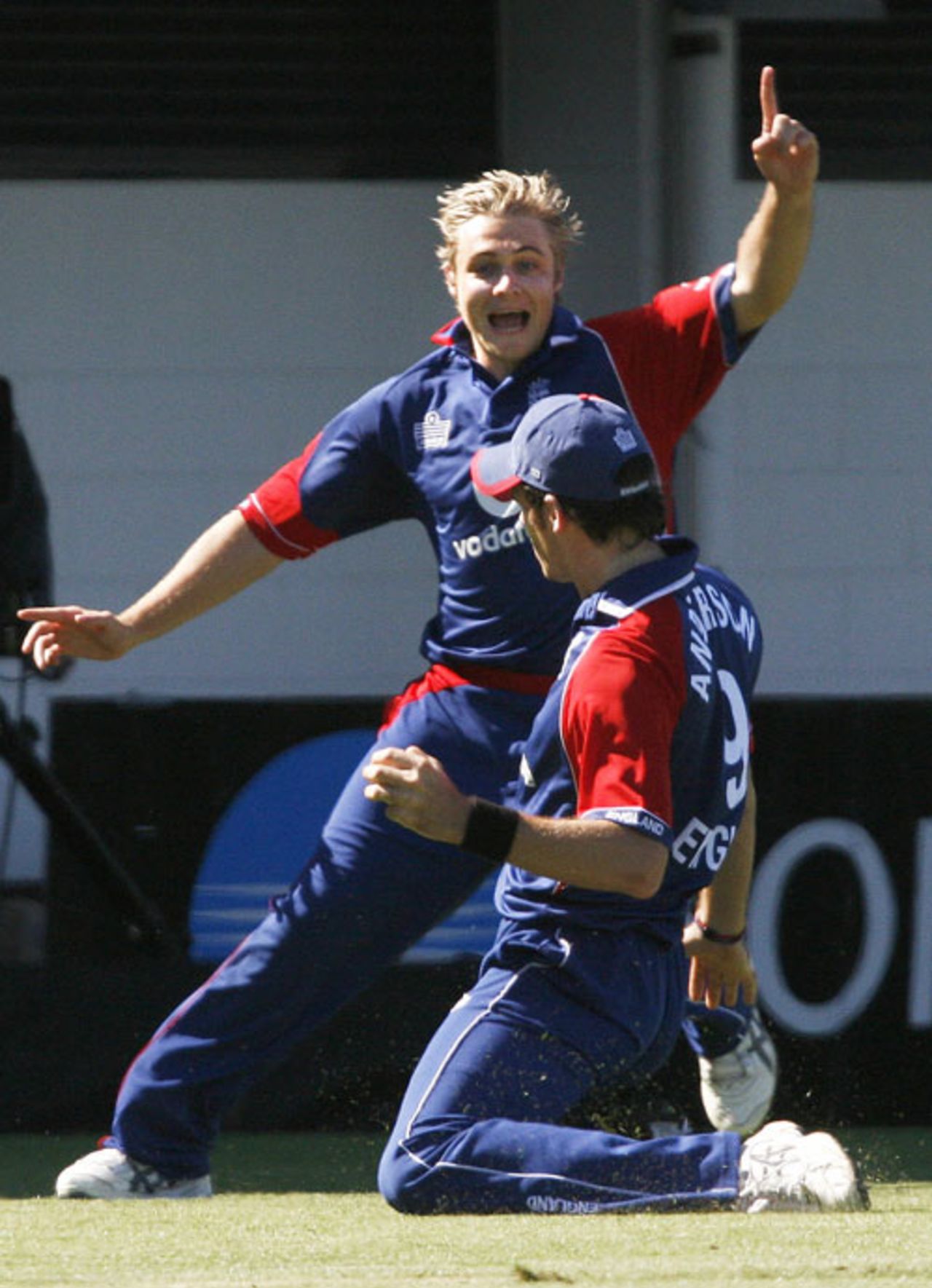 Luke Wright celebrates as James Anderson snaffles the catch to dismiss Jesse Ryder, New Zealand v England, 4th ODI, Napier, February 20, 2008