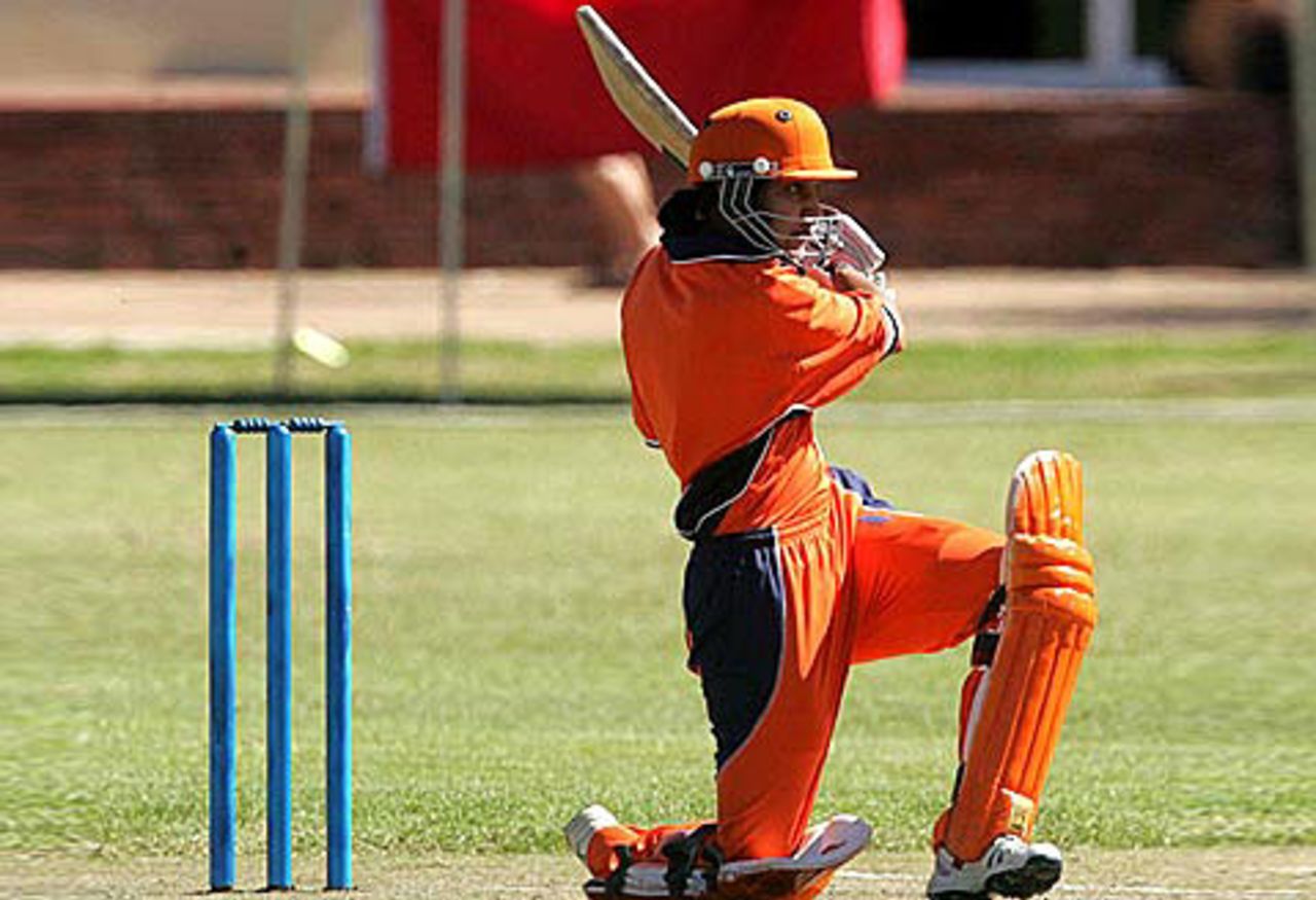 Violet Wattenberg drives through the covers, Bermuda v Netherlands, ICC Women's World Cup Qualifier, Stellenbosch, February 19, 2008