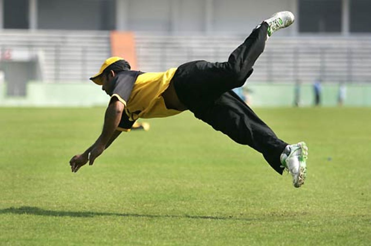 Aftab Ahmed makes an athletic save during training, Mirpur, February 21, 2008  