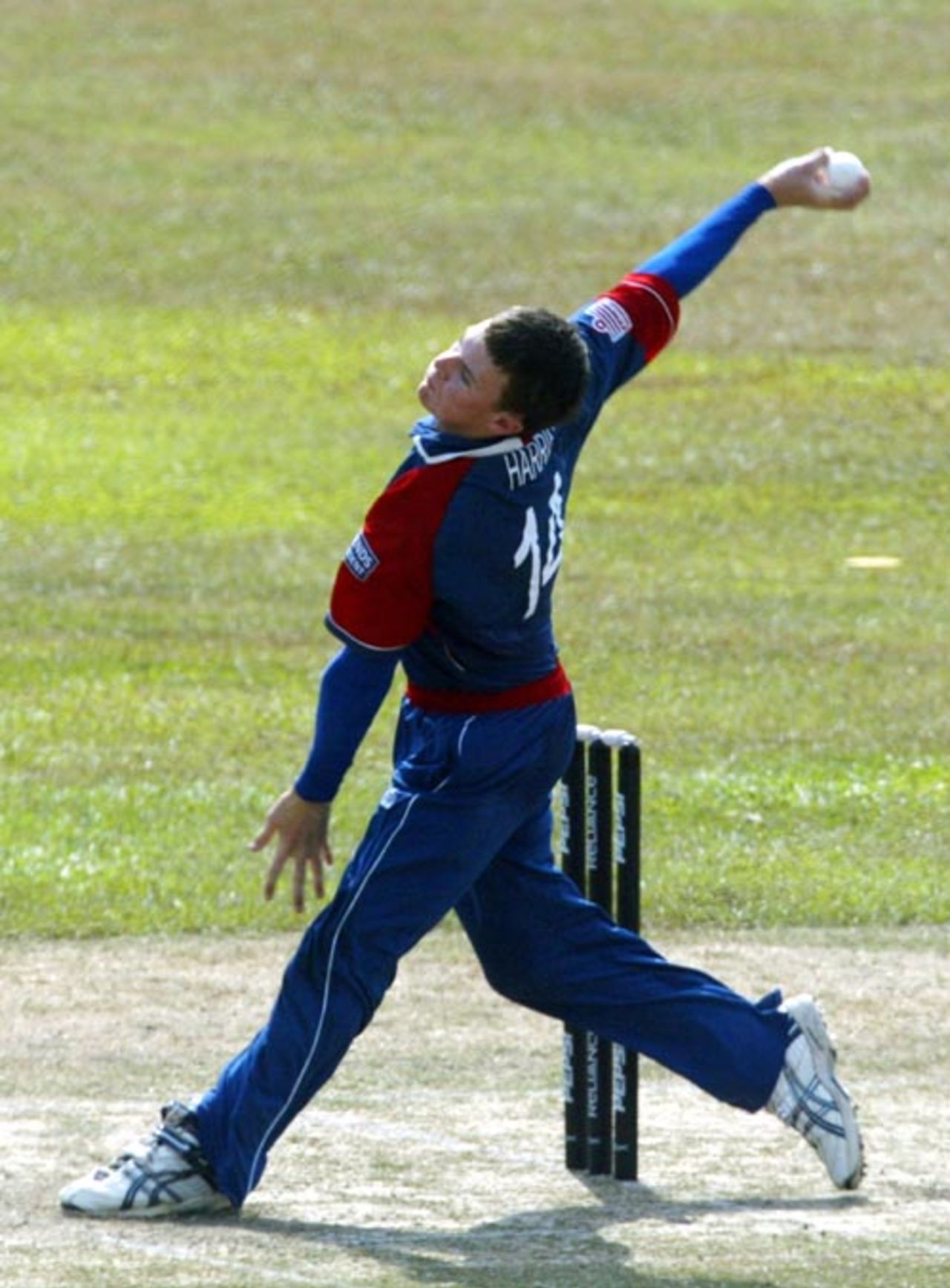 James Harris, who took 5 for 29, seen in his delivery stride, Bangladesh Under-19s v England Under-19s, Under-19 World Cup, Kuala Lumpur, February 22, 2008 