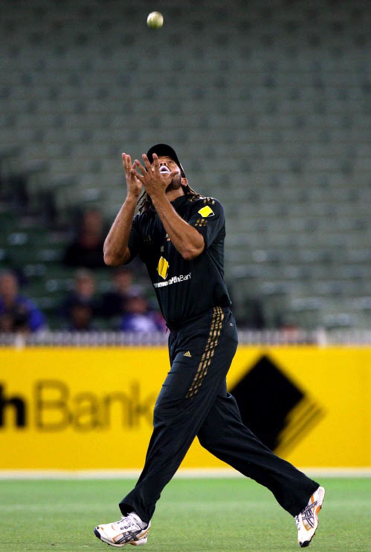 Andrew Symonds concentrates on a skier, Australia v Sri Lanka, 9th ODI, CB Series, Melbourne, February 22, 2008 