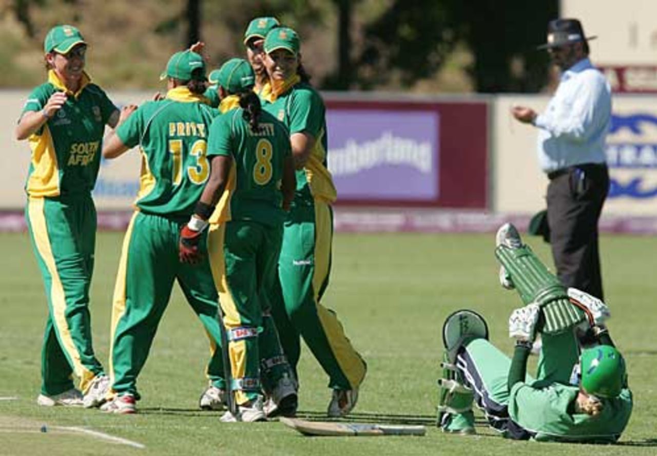South Africa celebrate the run out of Caitriona Beggs, South Africa v Ireland, ICC Women's World Cup Qualifiers, Stellenbosch, February 22, 2008