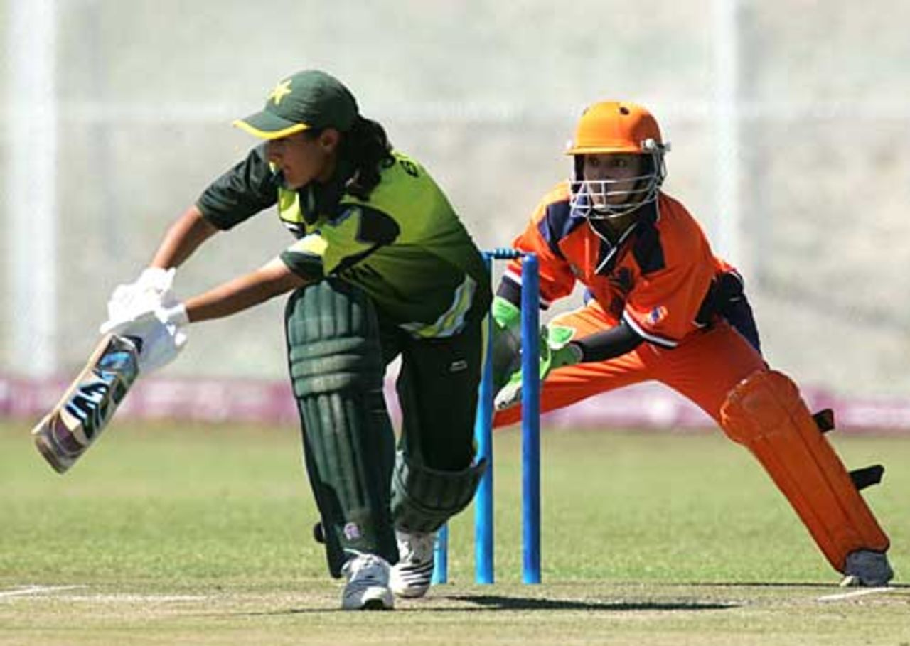Bismah Maroof works one off her pads, Pakistan v Netherlands, ICC Women's World Cup Qualifiers semi-final, Stellenbosch, February 22, 2008