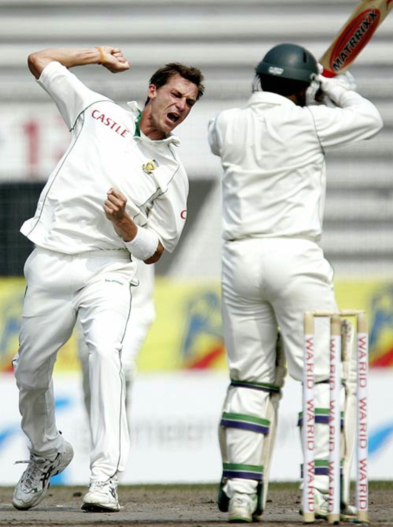 Dale Steyn punches the air after dismissing Aftab Ahmed, Bangladesh v South Africa, 1st Test, Mirpur, 3rd day, February 24, 2008 
