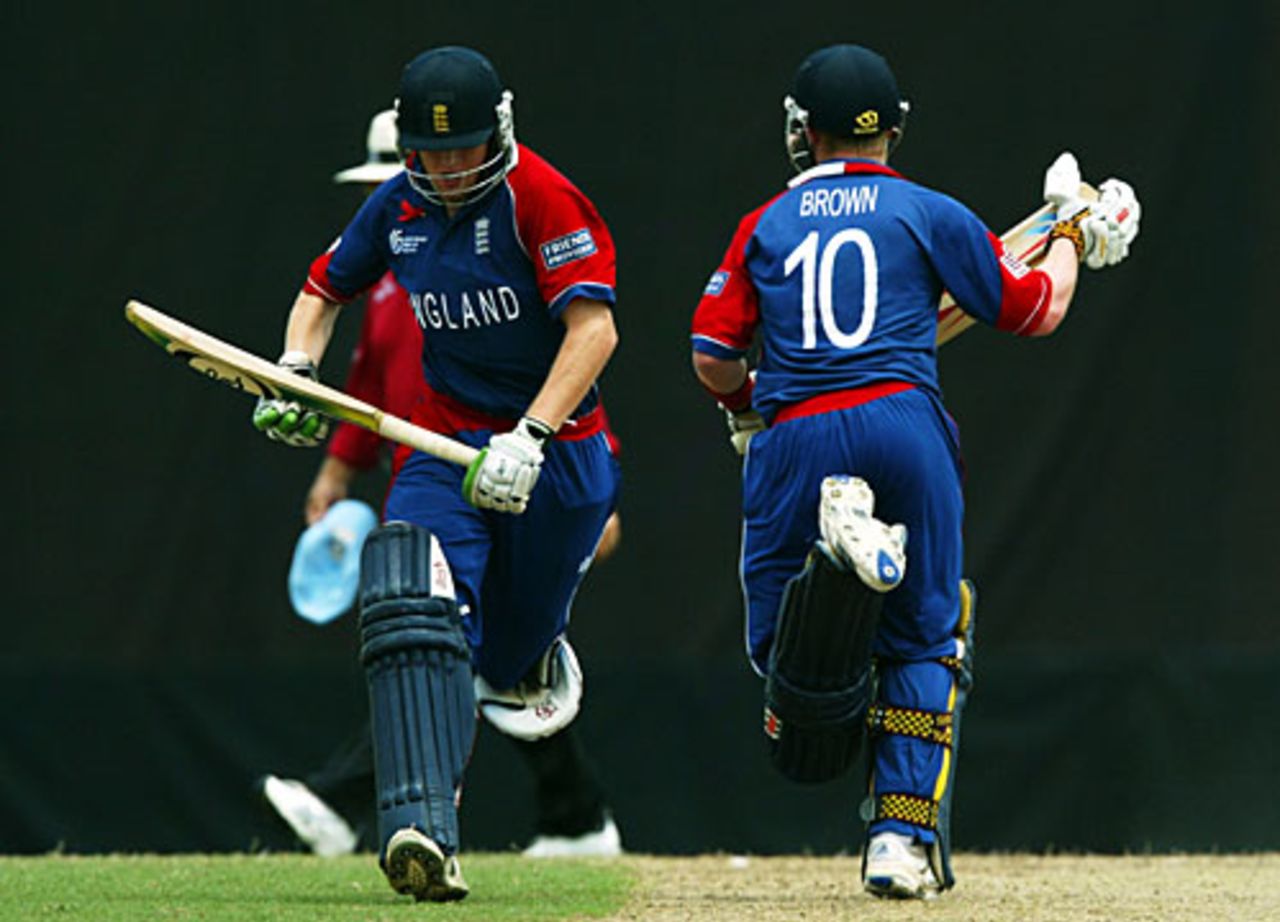 Ben Brown and Liam Dawson take a single, England U-19 v India U-19, Under-19 World Cup, Kuala Lumpur, February 24, 2008