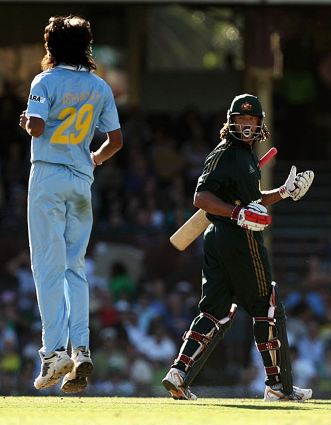 Ishant Sharma and Andrew Symonds discuss the dismissal, Australia v India, 10th ODI, CB Series, Sydney, February 24, 2008