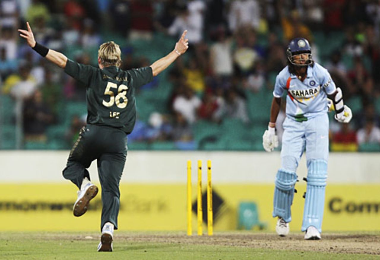 Brett Lee celebrates after bowling Ishant Sharma, Australia v India, 10th ODI, CB Series, Sydney, February 24, 2008 

