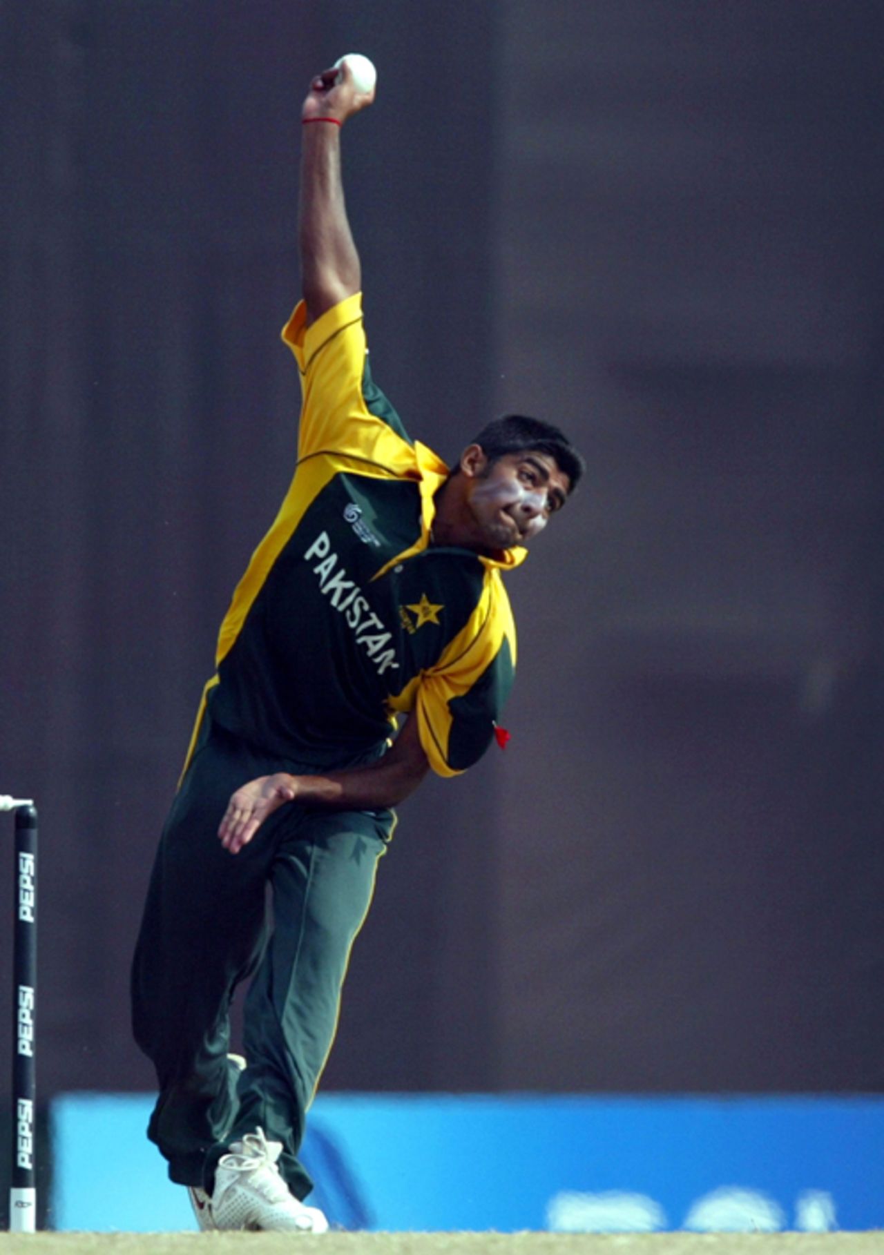 Adil Raza was the stand-out bowler for Pakistan with figures of 3 for 26, Australia Under-19s v Pakistan U-19s, Under-19 World Cup quarter-finals, Kuala Lumpur, February 25, 2008 
