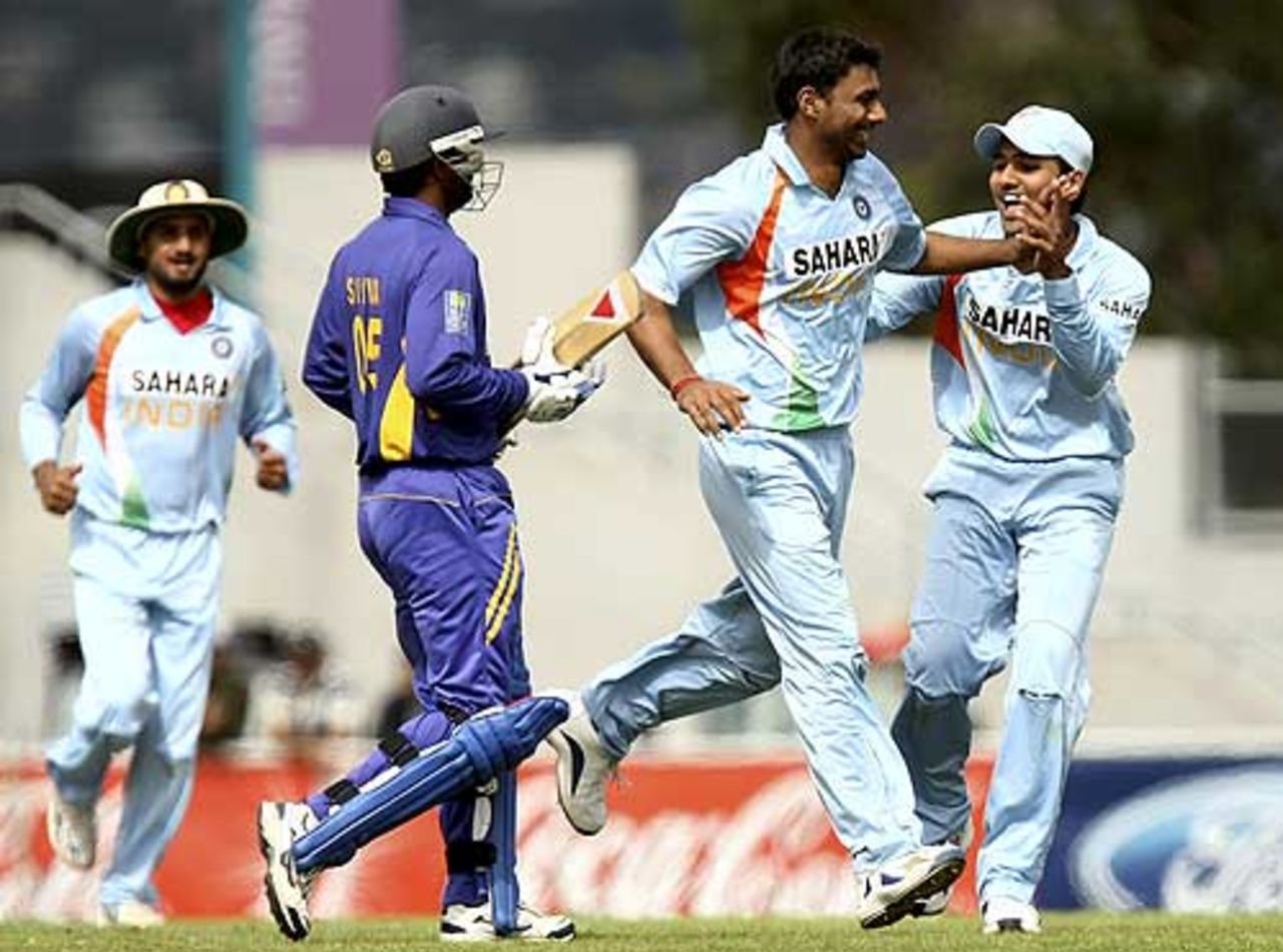 Praveen Kumar cues another Indian celebration, India v Sri Lanka, 11th ODI, CB Series, Hobart, February 26, 2008