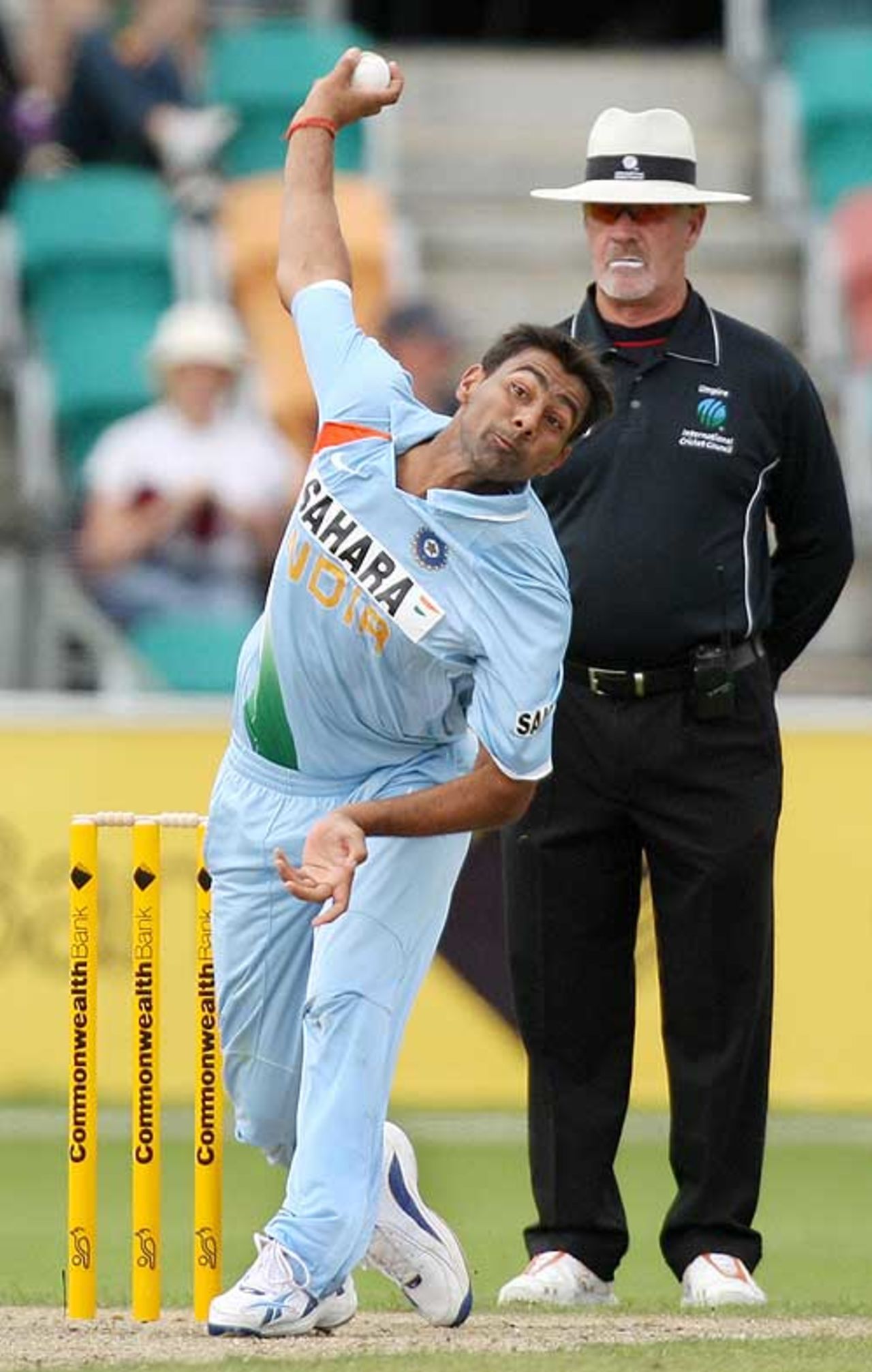 Praveen Kumar kept it simple with his medium pace, India v Sri Lanka, 11th ODI, CB Series, Hobart, February 26, 2008