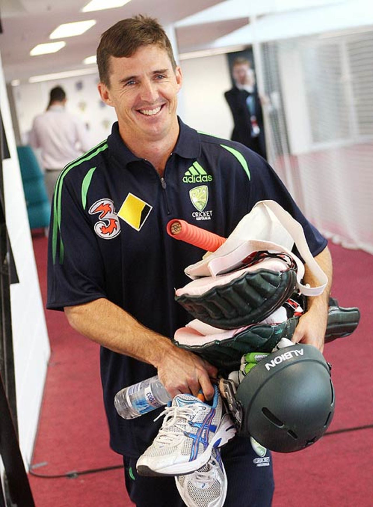 Australian spinner Brad Hogg prepares for one of his last practice sessions after announcing his retirement from international cricket, Melbourne, February 27, 2008