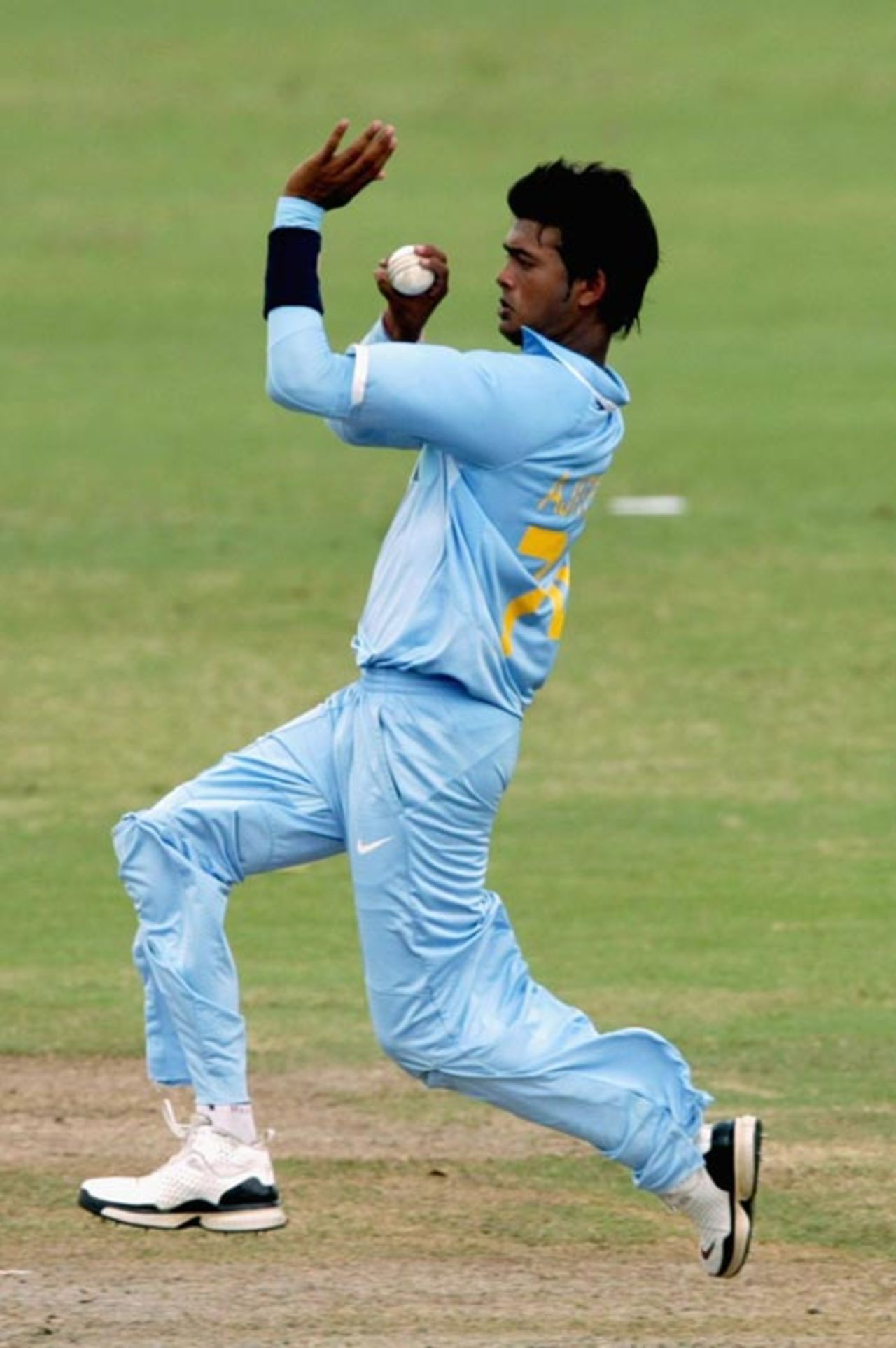 India U-19 opening bowler Ajitesh Argal charges in, India U-19 v New Zealand U-19, Under-19 World Cup, Kuala Lumpur, February 27, 2008