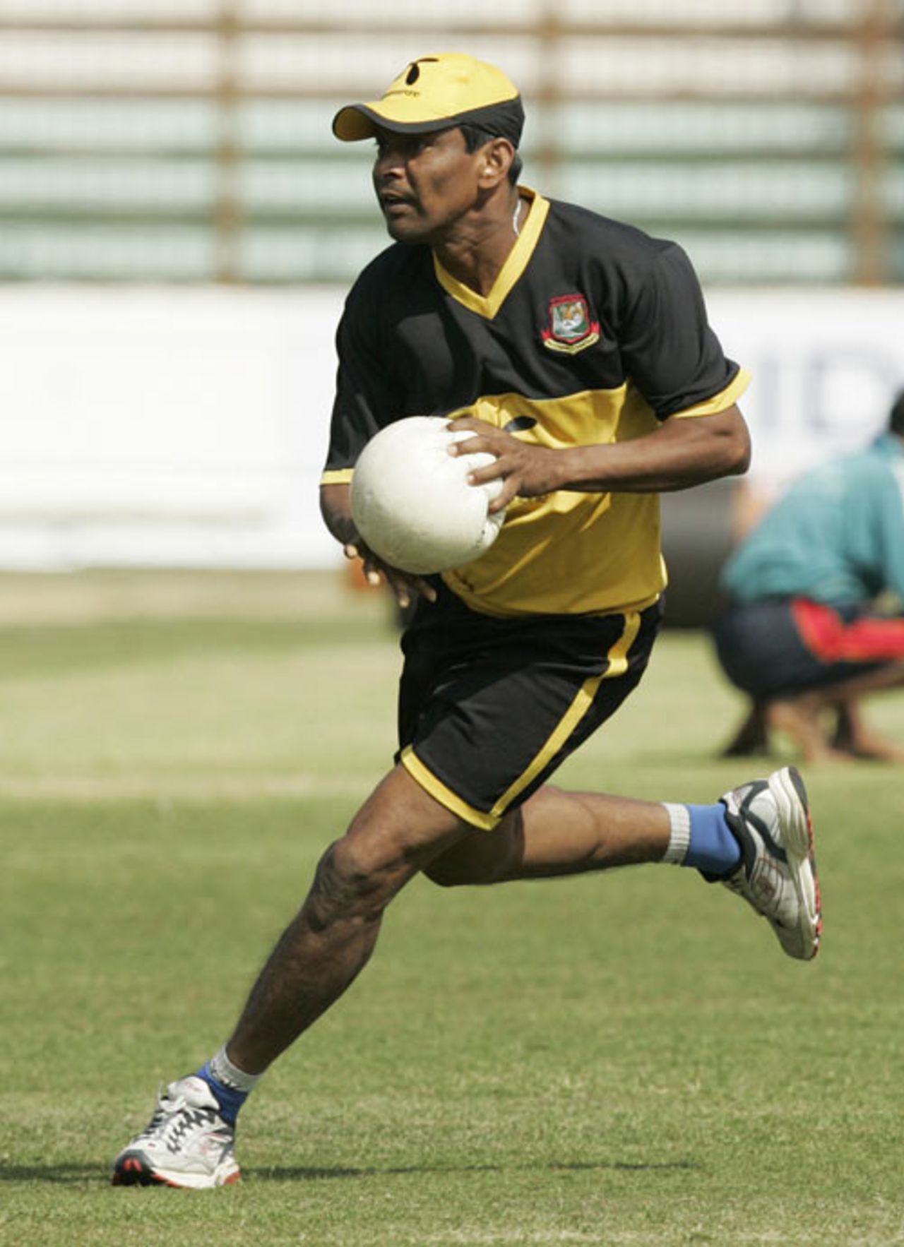 Mohammad Rafique trains ahead of his final Test, Chittagong, February 28, 2008