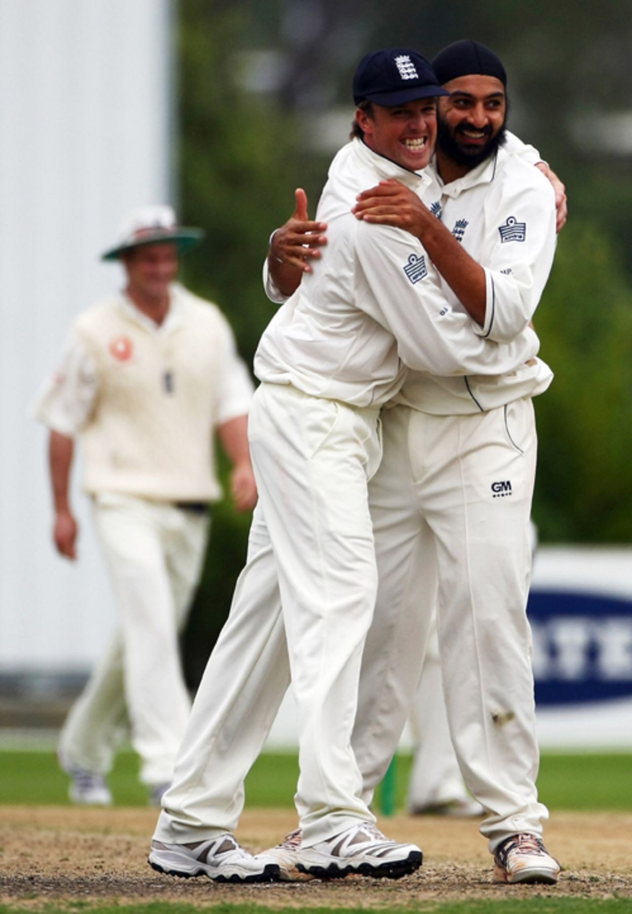 Graeme Swann is delighted with Monty Panesar's after the latter claimed a wicket , New Zealand Select XI v England XI, three-day tour match, Dunedin, 2nd day, February 29, 2008 

