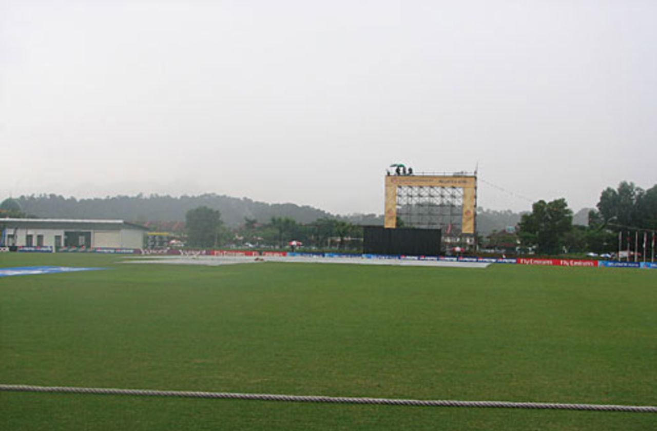 Rain holds up play on the reserve day, Pakistan v South Africa, 2nd semi-final, Under-19 World Cup, Kuala Lumpur, March 1, 2008 