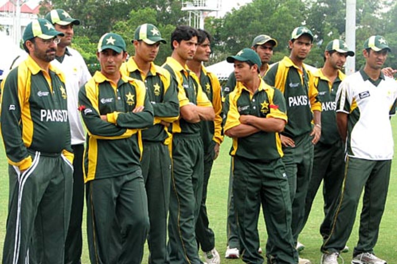 A dejected Pakistan team looks on during the presentation ceremony, Pakistan v South Africa, 2nd semi-final, Under-19 World Cup, Kuala Lumpur, March 1, 2008